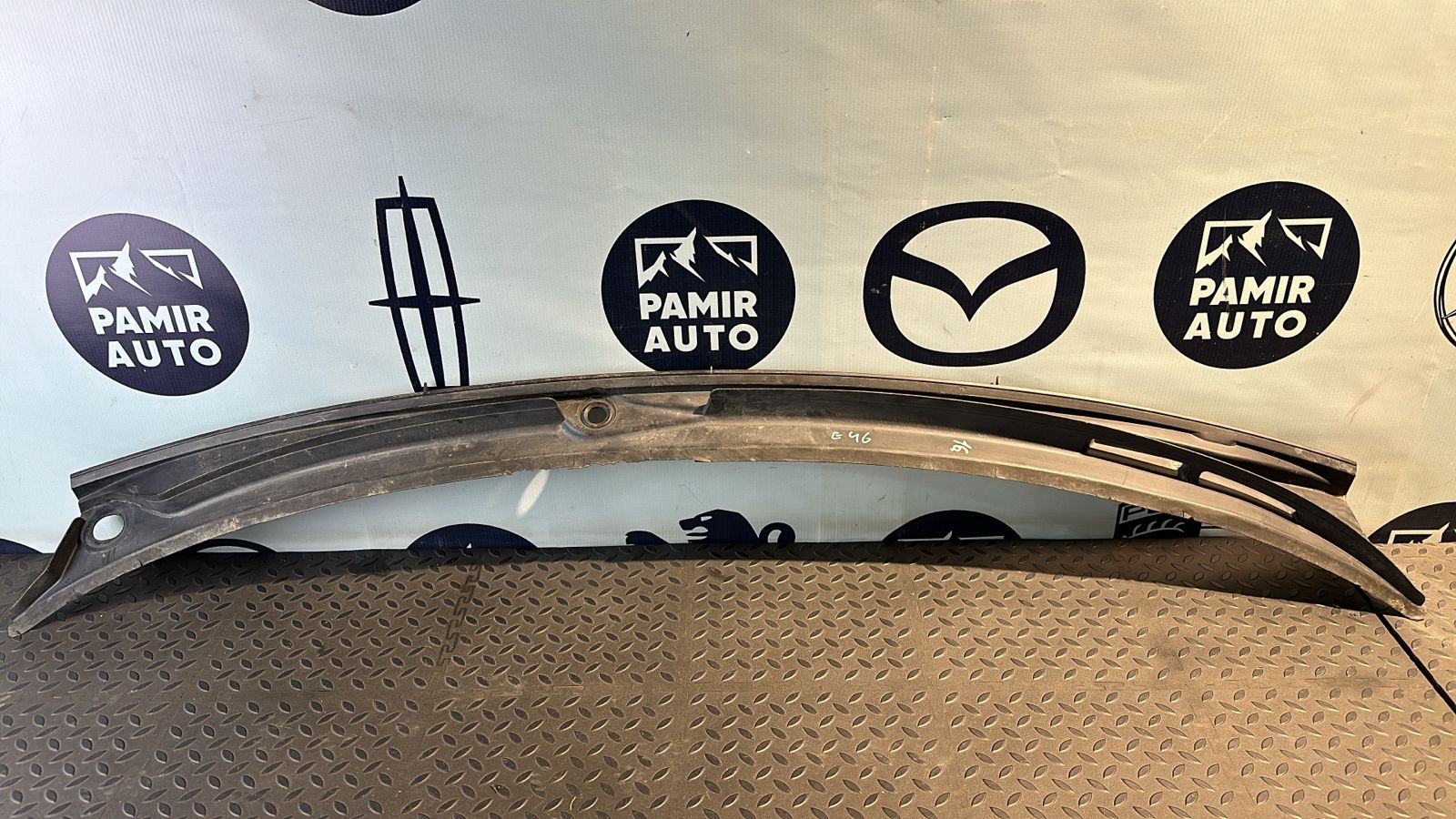 Решетка под лобовое стекло (Жабо) BMW 3/E46 1998-2007