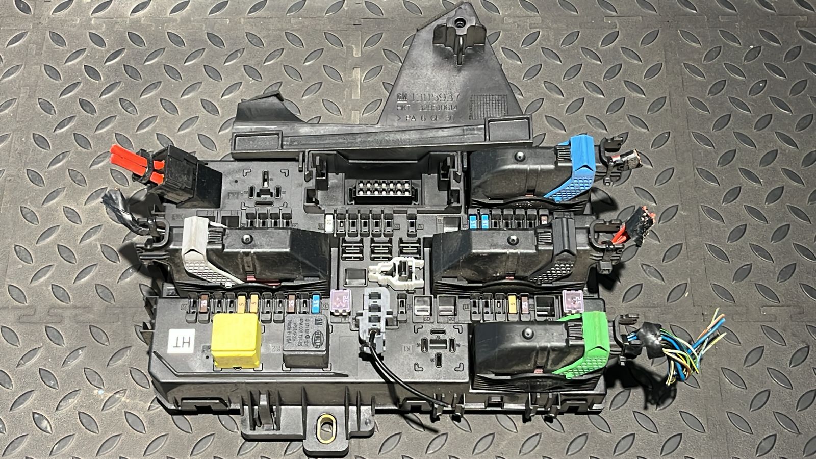 Блок предохранителей Opel Astra/H 2004-2014
