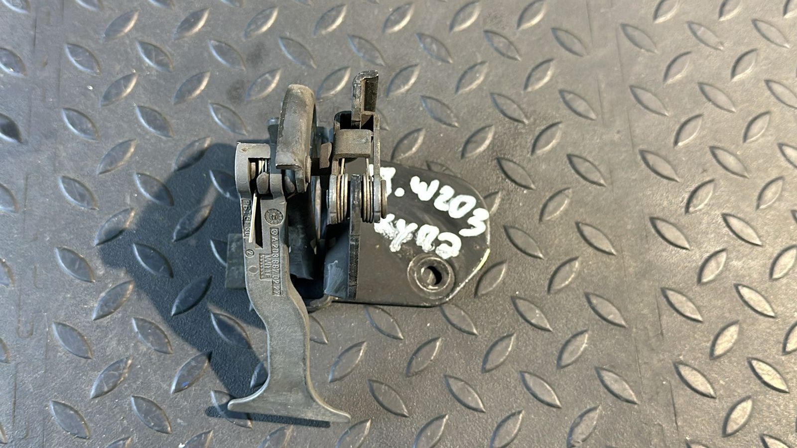 Замок капота Mercedes C/W203 2000-2008