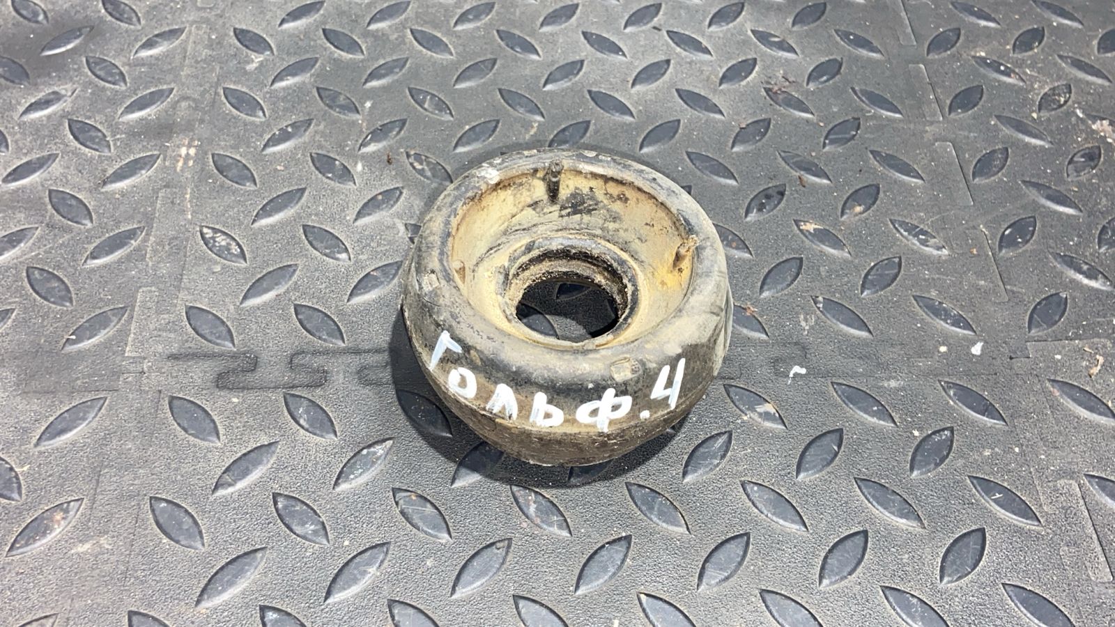 Опора амортизатора передняя Volkswagen Golf/4 1997-2006