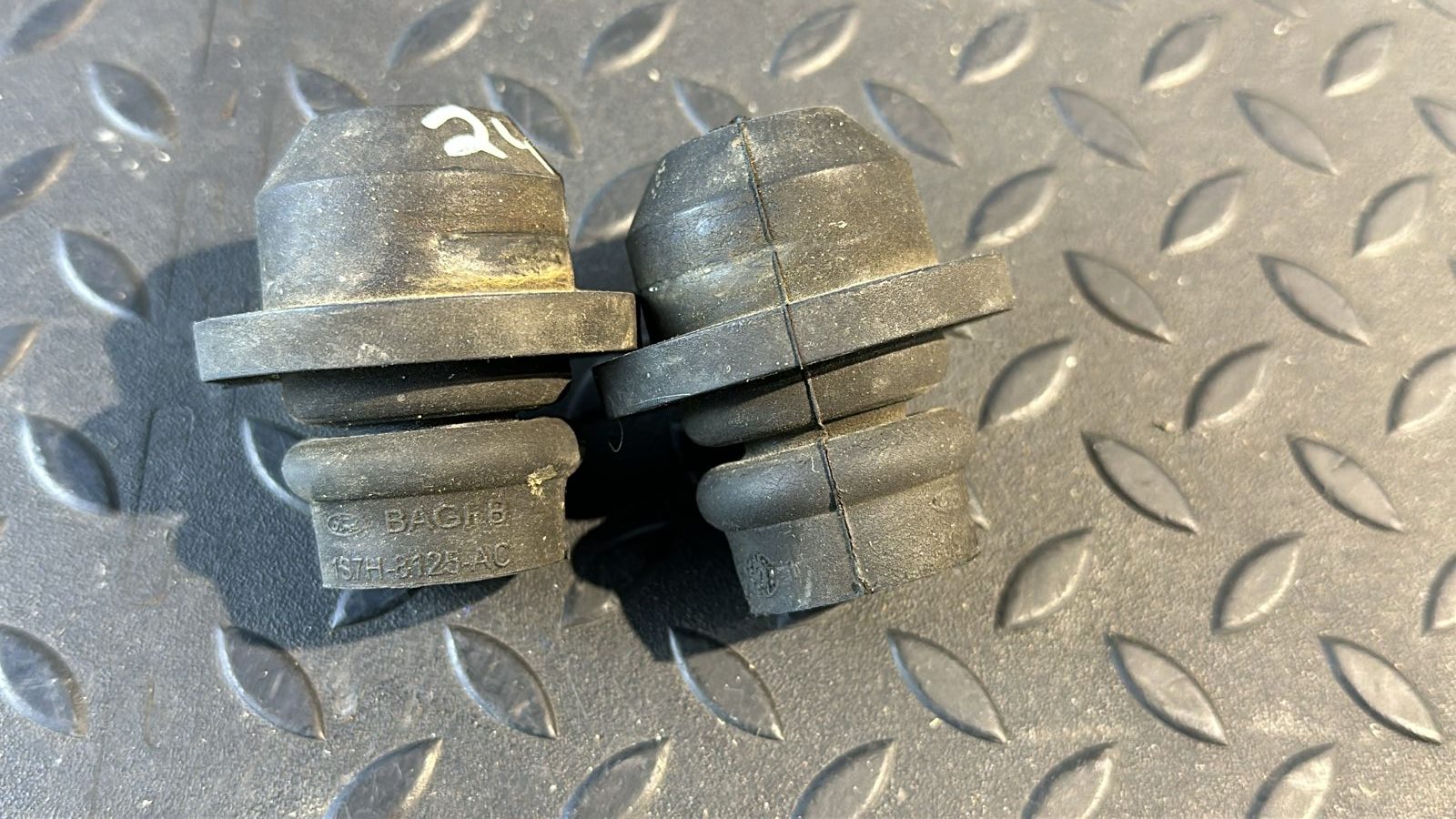 Кронштейн радиатора Ford Transit 2006-2013