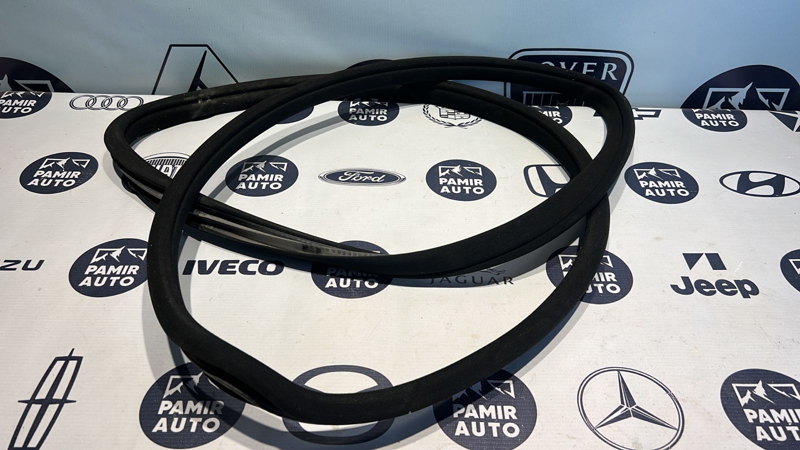 Уплотнитель двери задний Mercedes E/W211 2002-2009