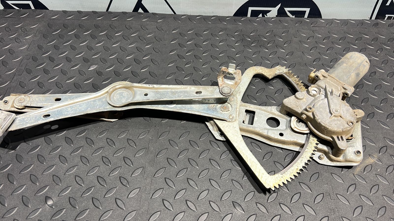 Стеклоподъемник передний левый Mercedes C/W202 1993-2001