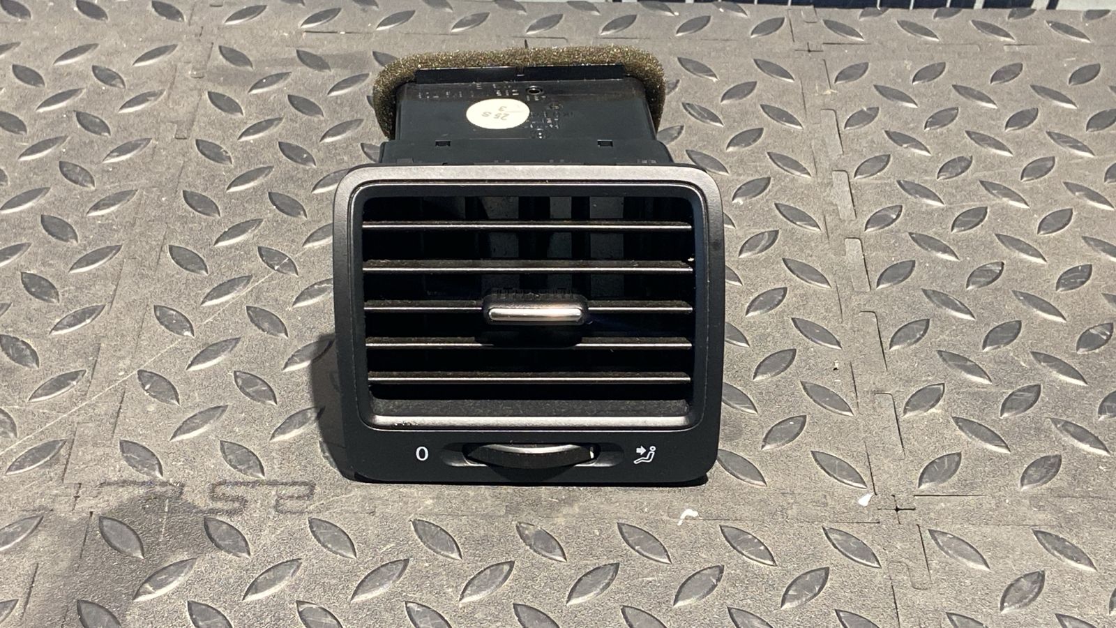 Дефлектор воздушный левый Volkswagen Golf/5 2003-2009