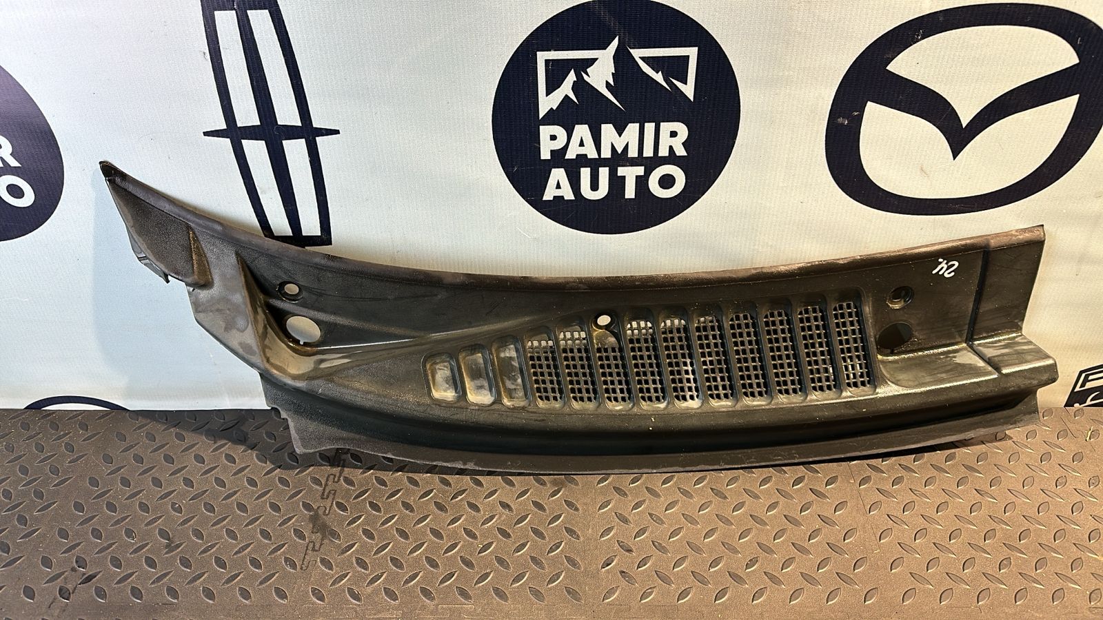 Решетка под лобовое стекло (Жабо) правая Land Rover Freelander 1998-2006