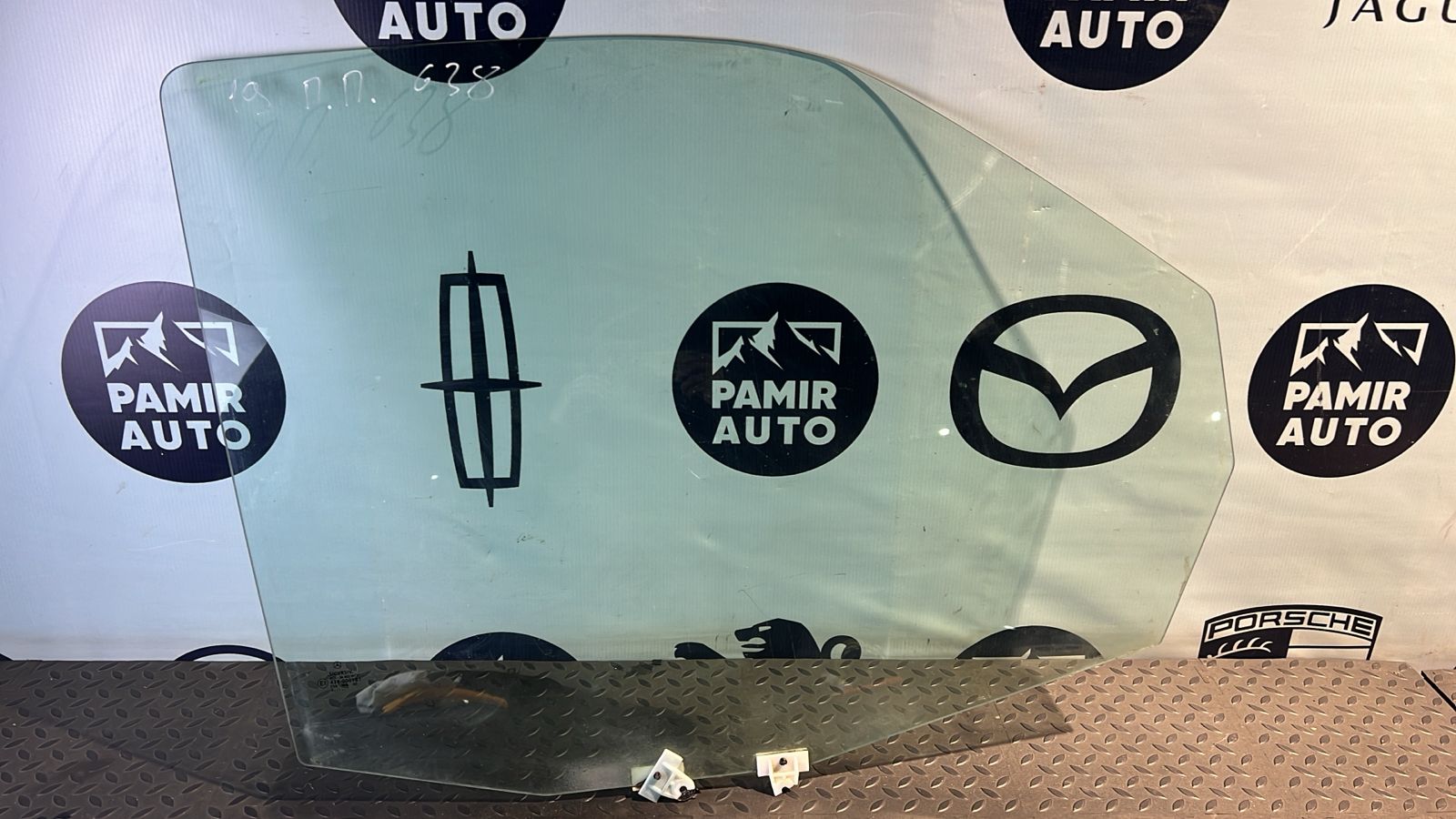 Стекло двери переднее правое Mercedes Vito/W638 1996-2003