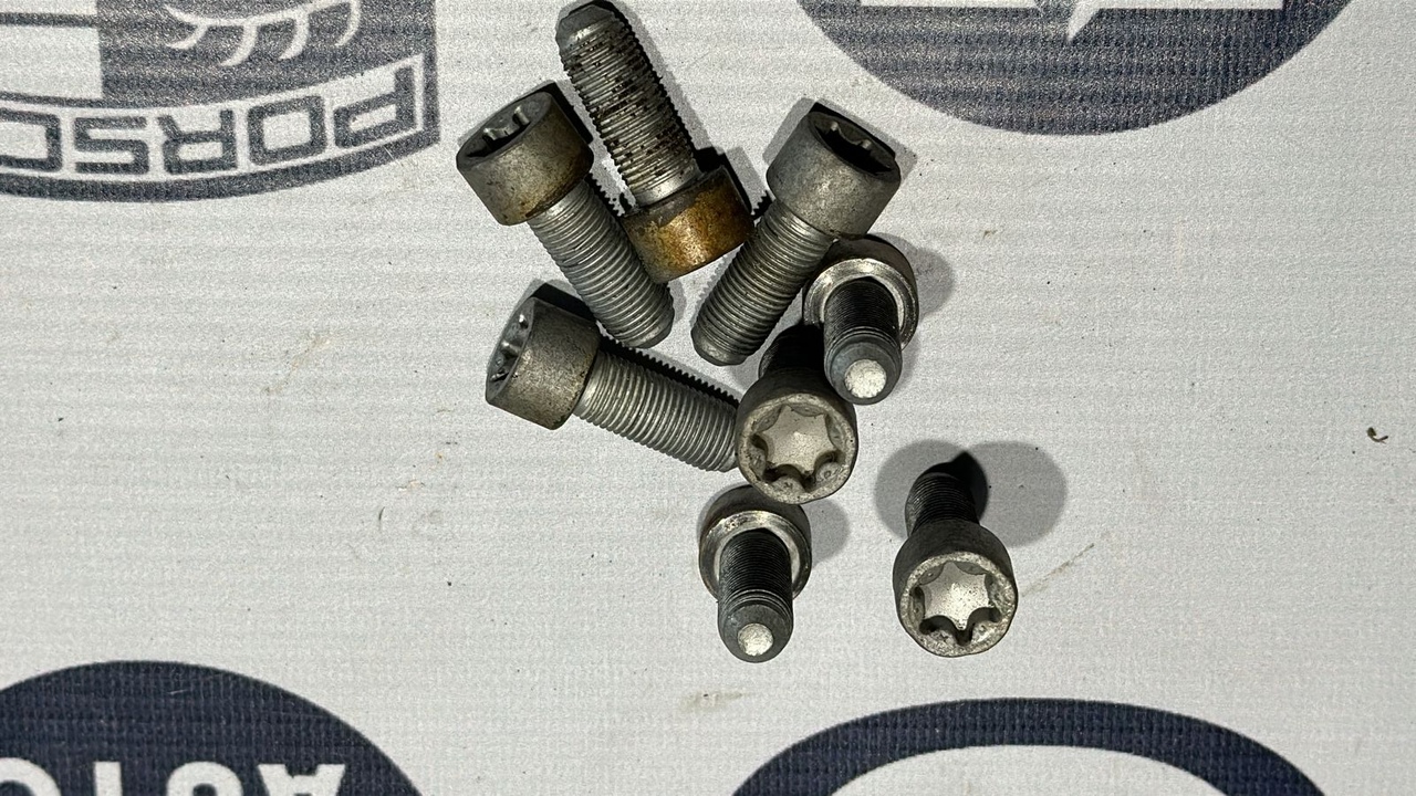 Болт маховика Mercedes C/W204 2006-2015