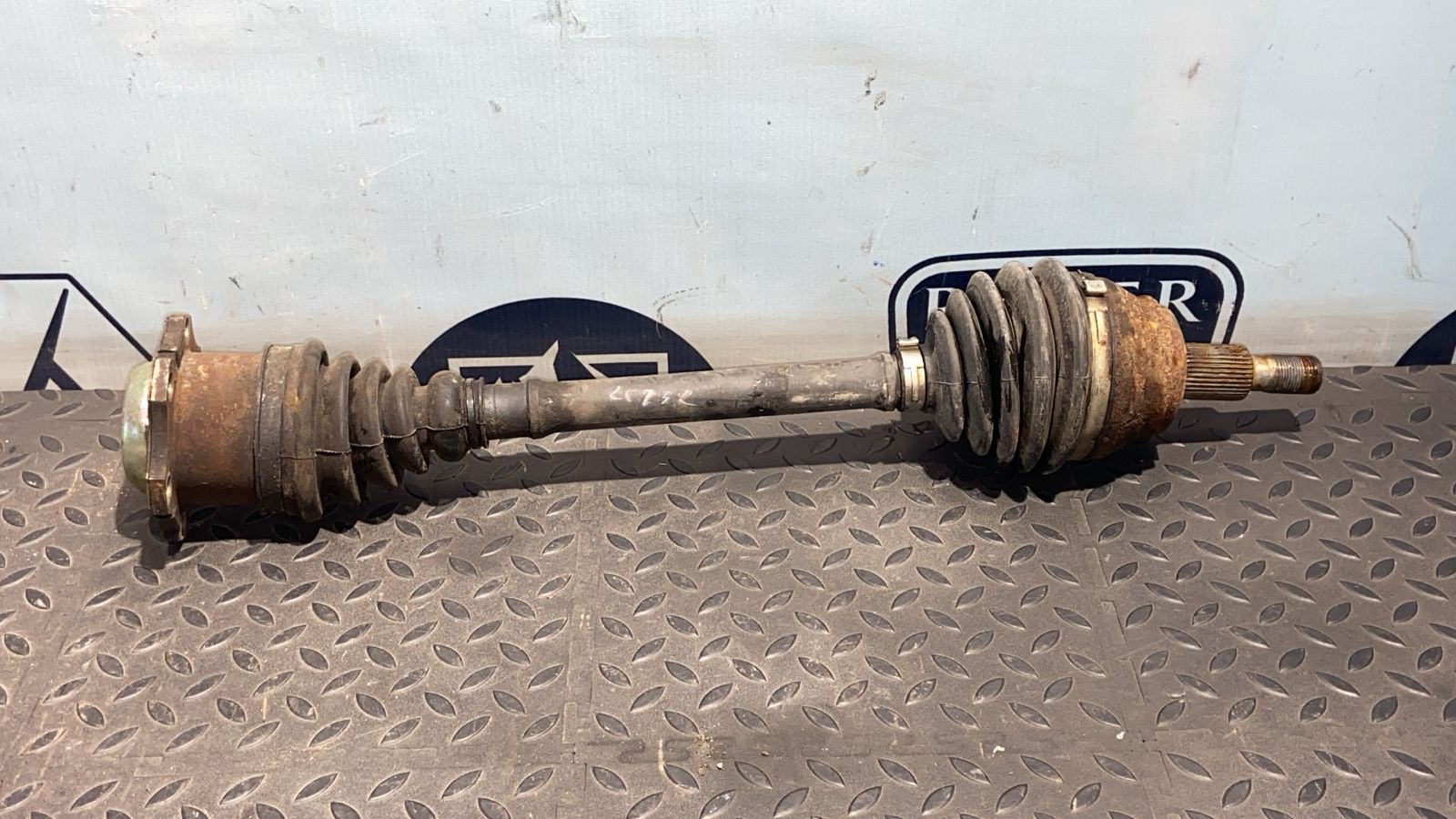 Полуось передняя левая Volkswagen Golf/4 1997-2006