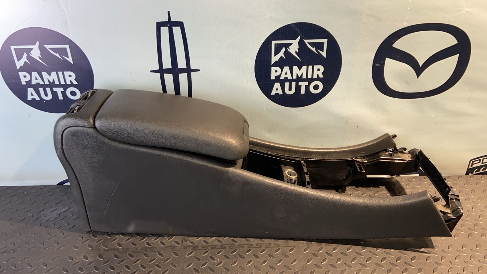 Консоль (Подлокотник) Mercedes C/W203 2000-2008