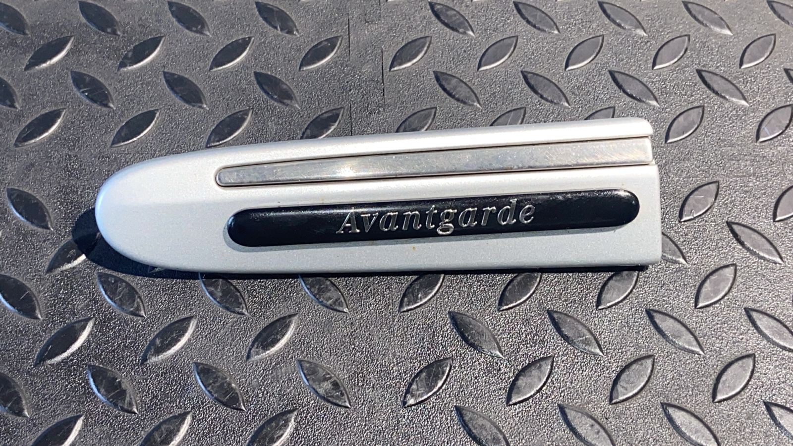 Молдинг крыла передний левый Mercedes E/W211 2002-2009