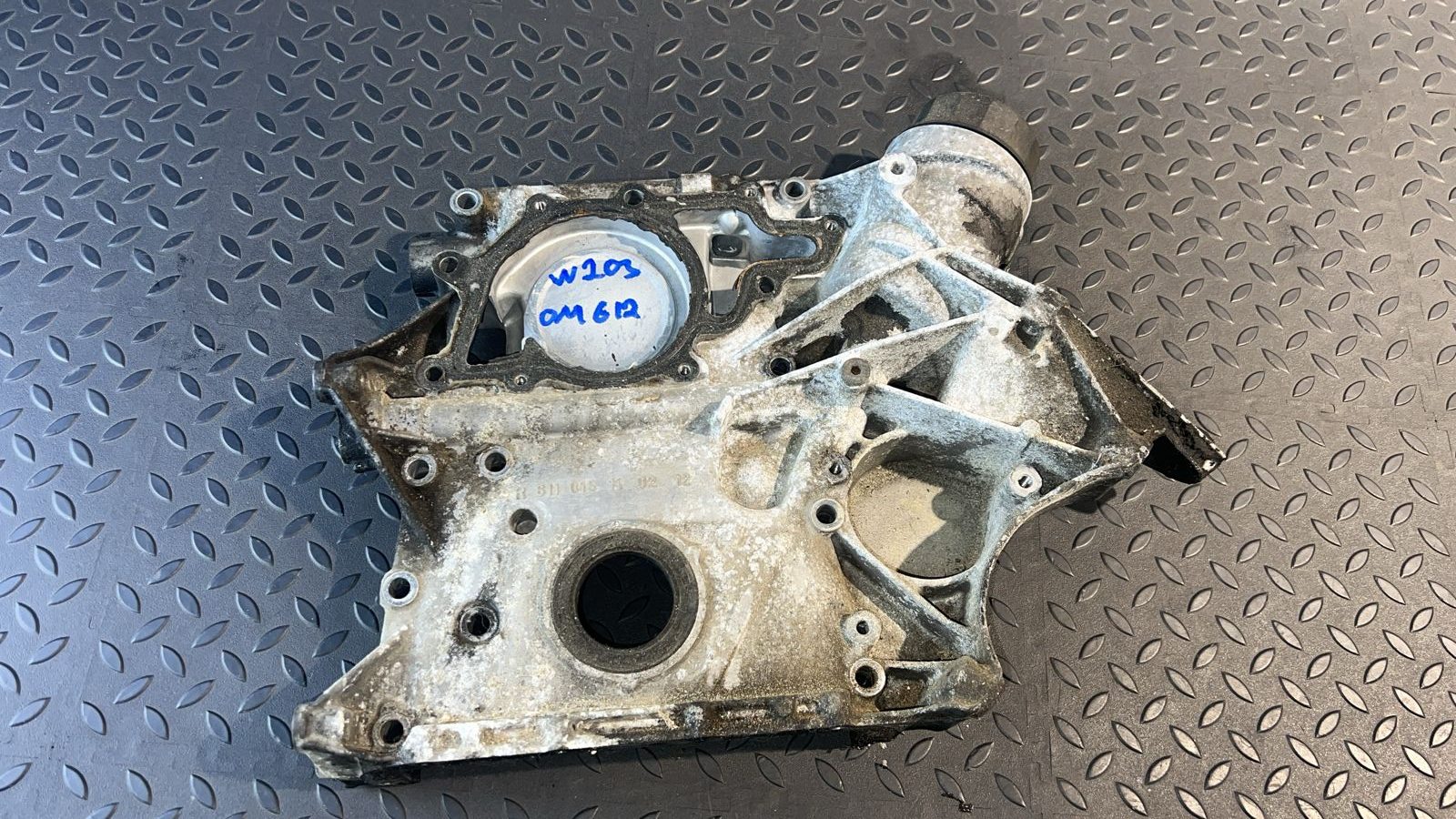 Крышка двигателя Mercedes C/W203 2000-2008