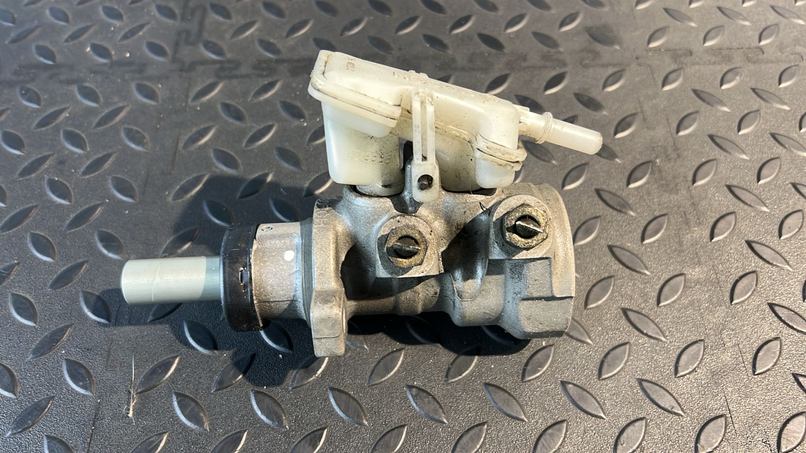 Цилиндр тормозной главный Ford Focus 1998-2007