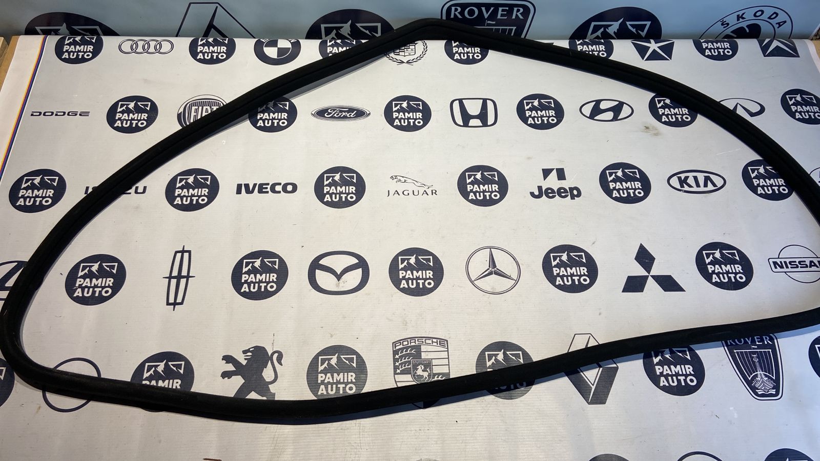 Уплотнитель двери задний Mercedes E/W211 2002-2009