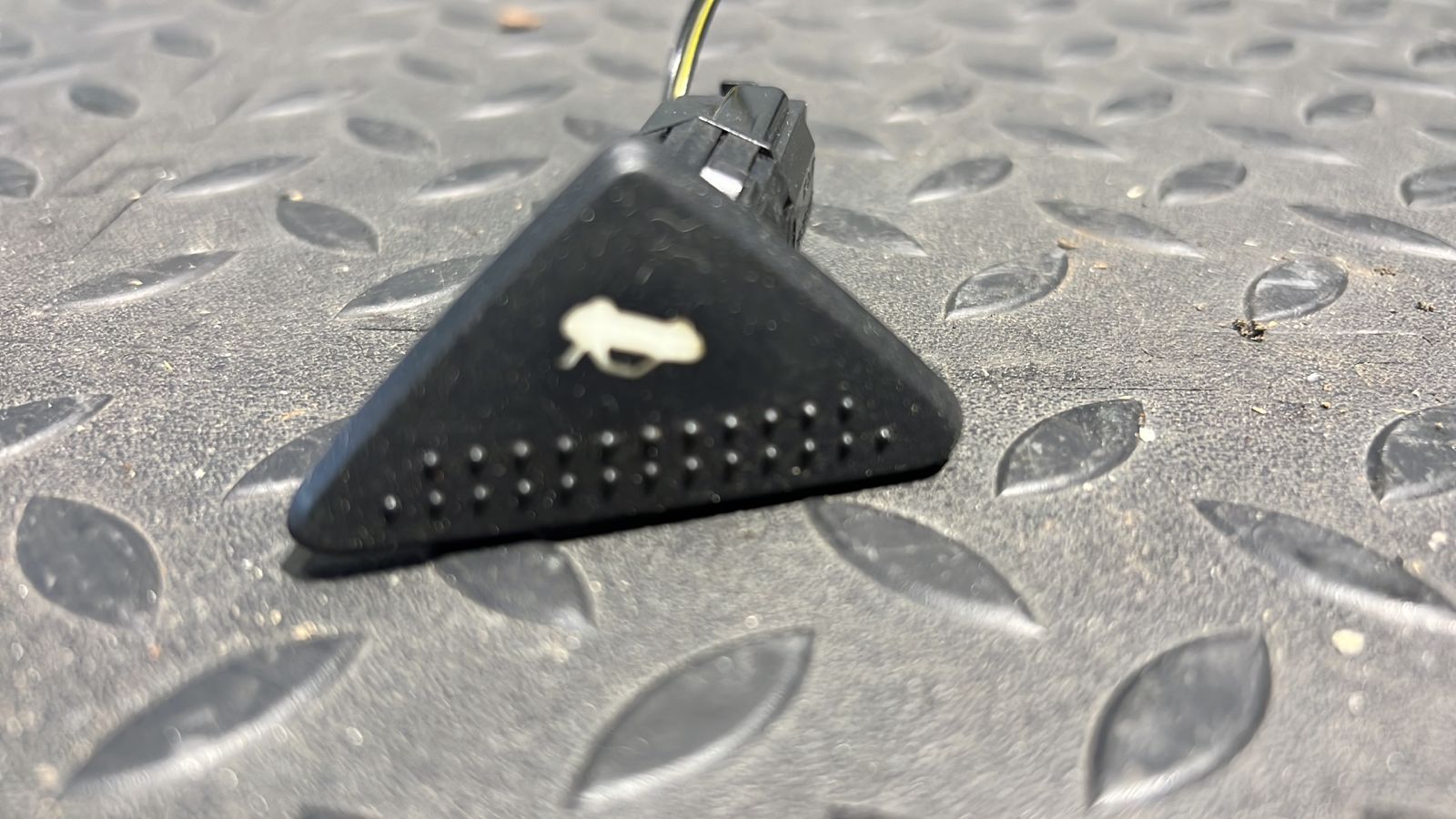 Кнопка открывания багажника Ford Focus 1998-2007