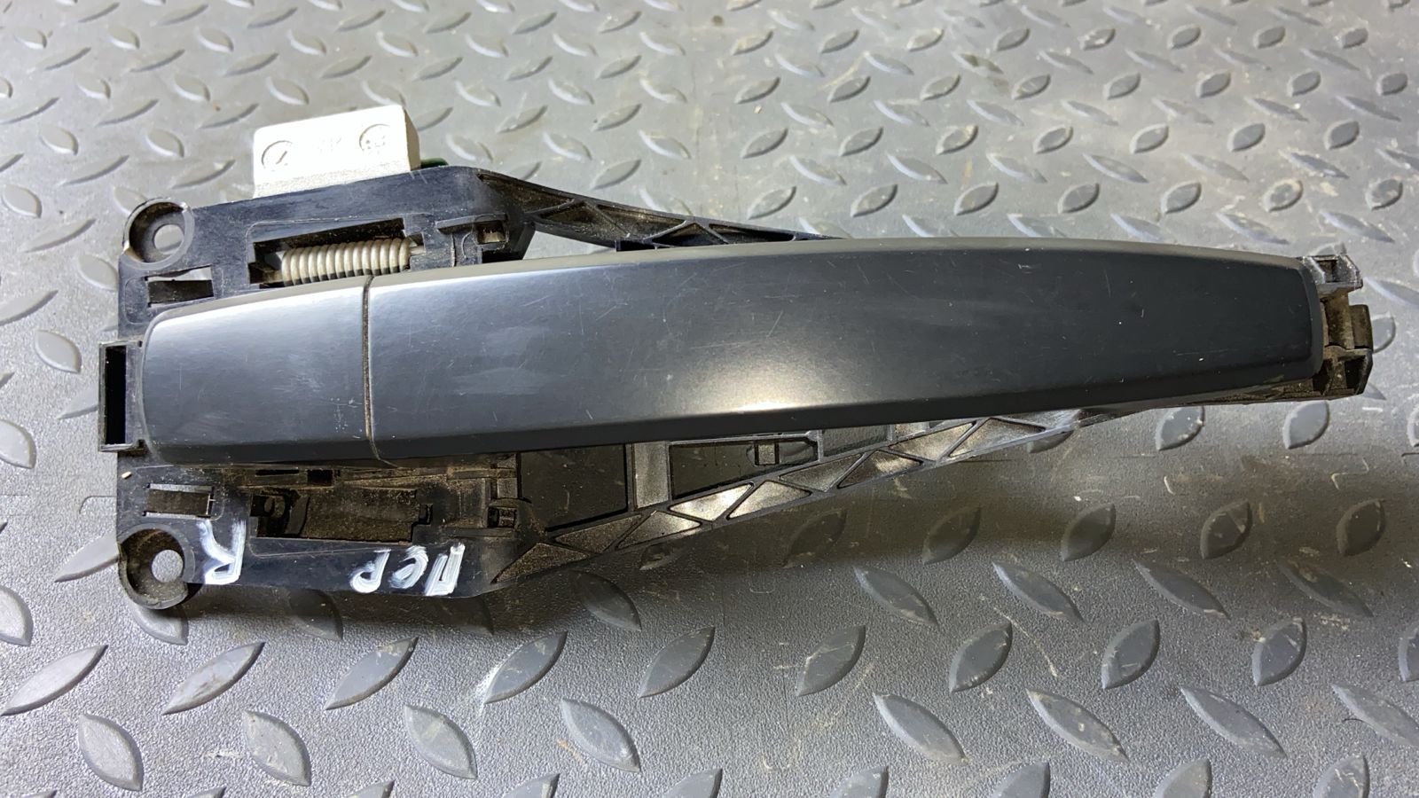 Ручка двери передняя правая Opel Zafira/B 2005-2014