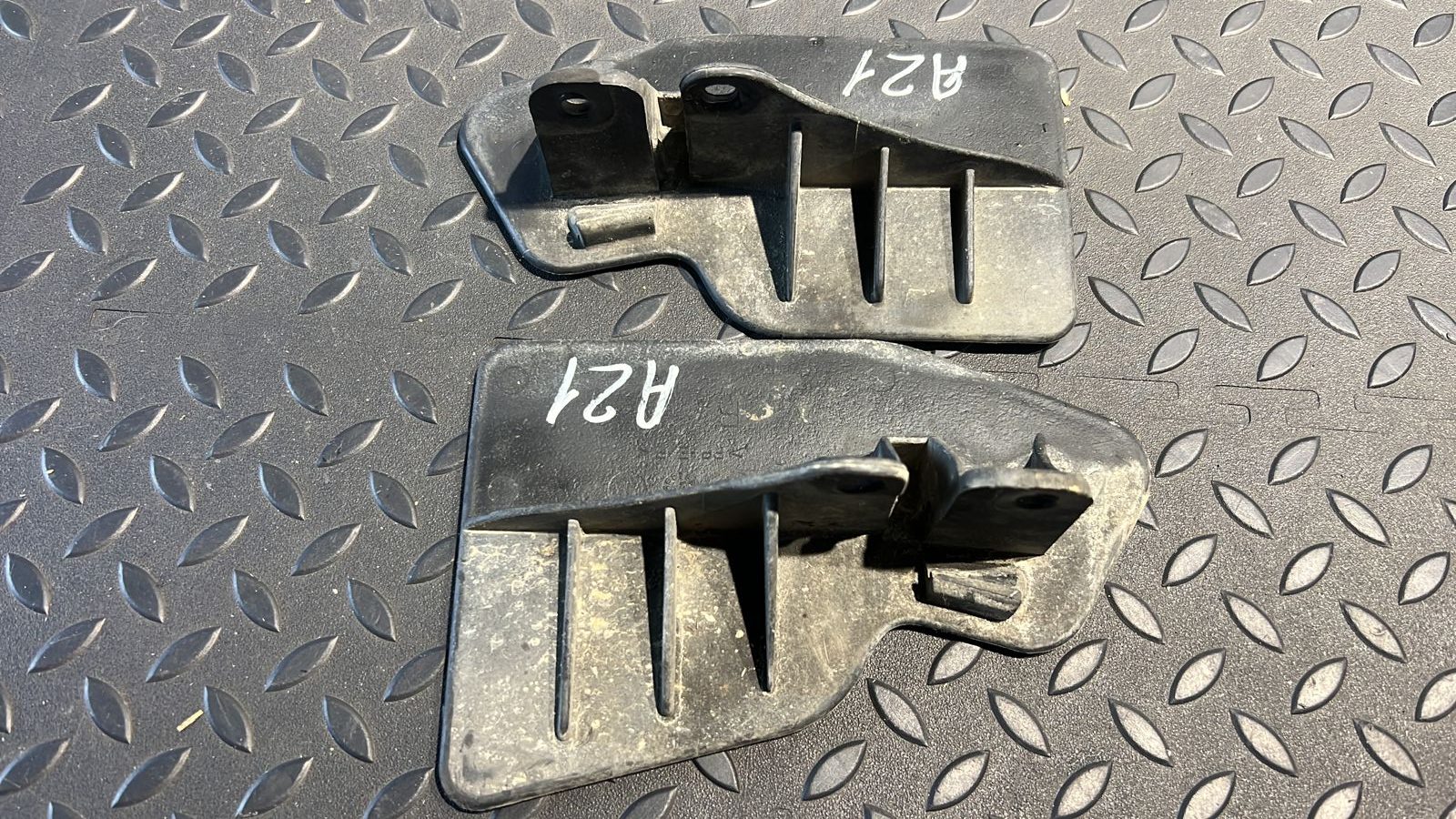 Брызговик задний Toyota Avensis/2 2003-2009