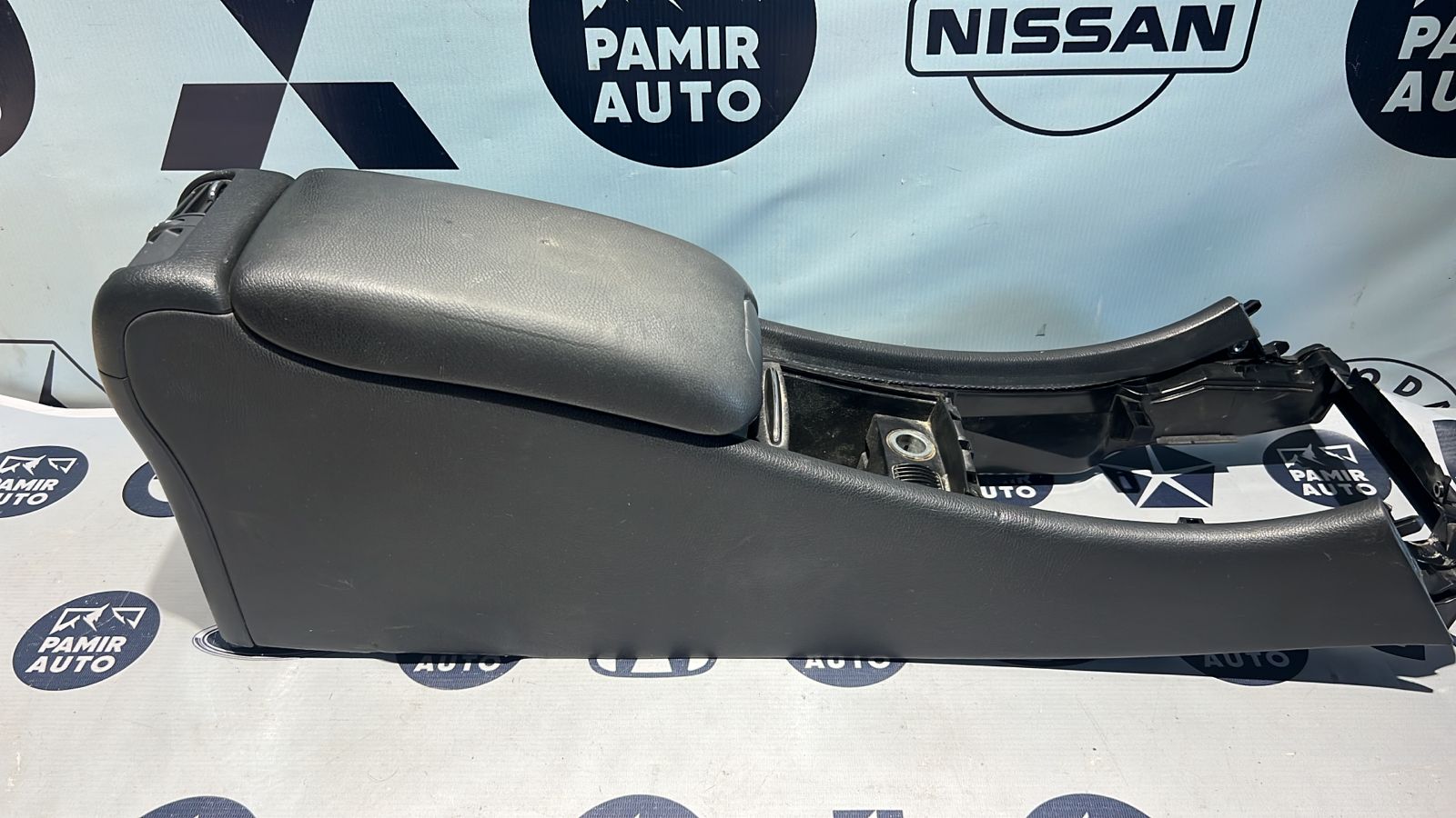 Консоль (Подлокотник) Mercedes C/W203 2000-2008