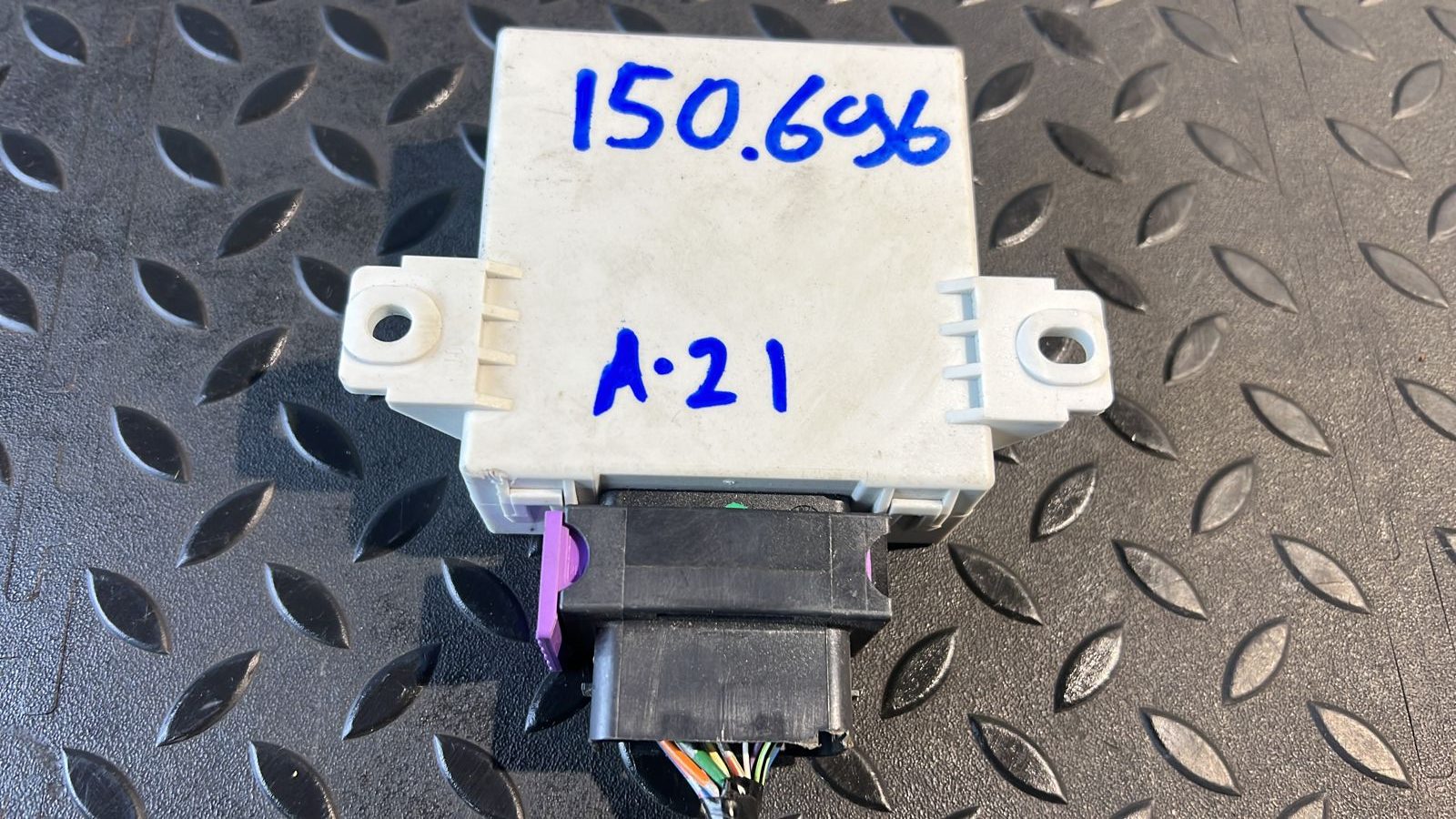 Реле стеклоочистителя Toyota Avensis/2 2003-2009