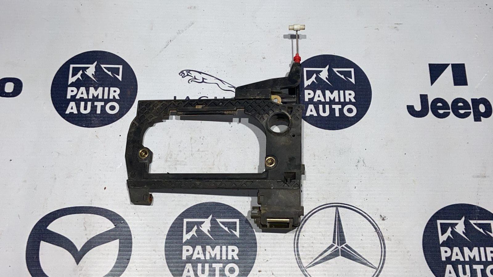 Кронштейн ручки двери передний правый BMW 5/E39 1995-2004