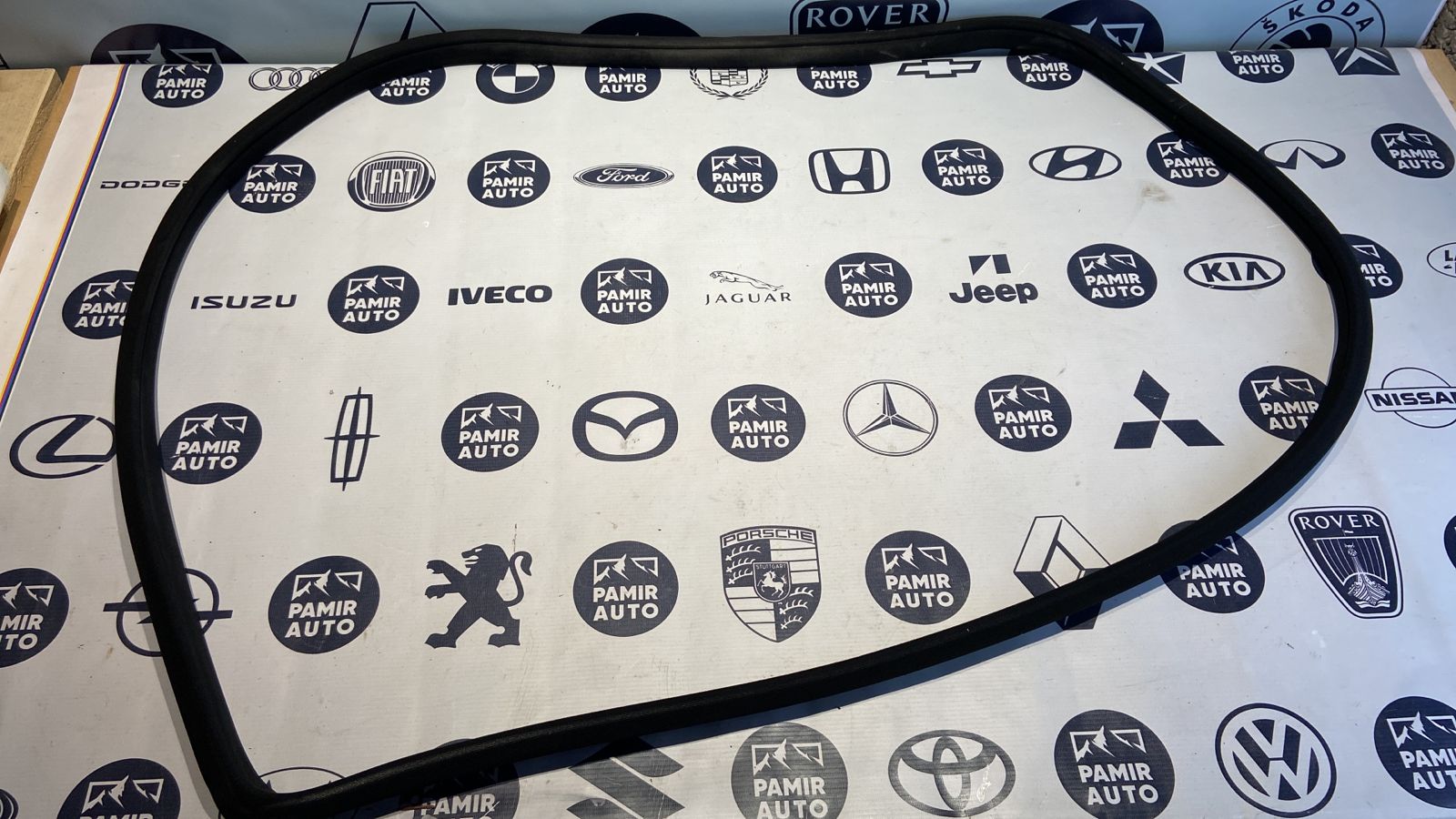 Уплотнитель двери передний Mercedes E/W211 2002-2009