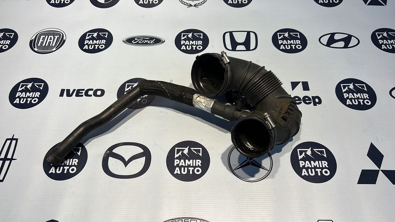 Патрубок воздушного фильтра C/W204 2006-2015