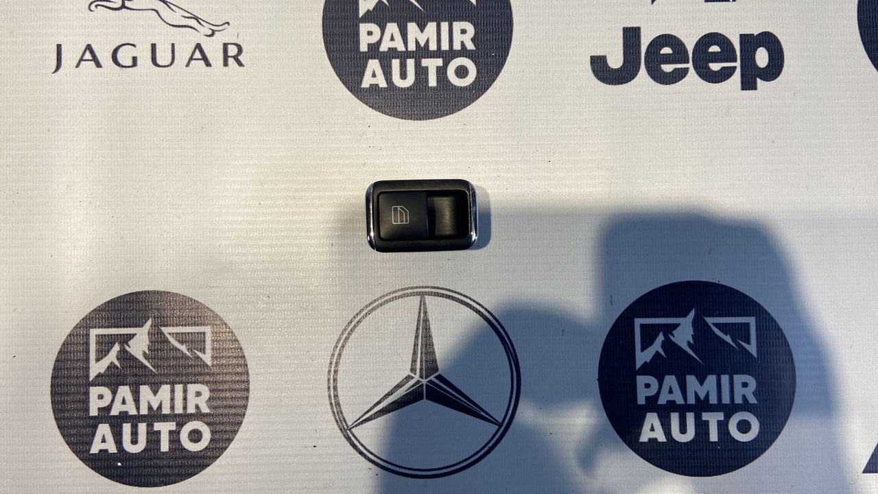 Кнопка стеклоподъемника передняя Mercedes C/W204 2006-2015