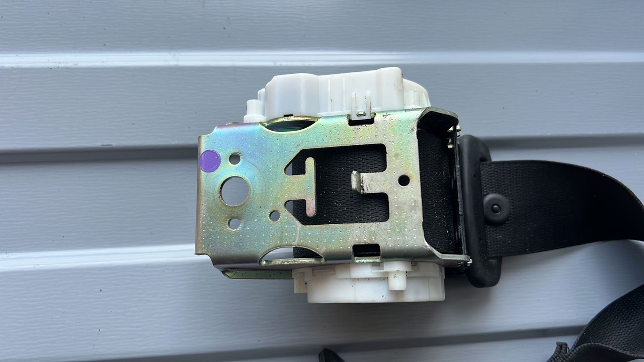 Ремень безопасности задний центральный Mercedes C/W204 2006-2015