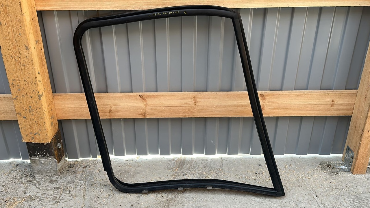 Уплотнитель двери передний левый Opel Movano/A 2003-2010