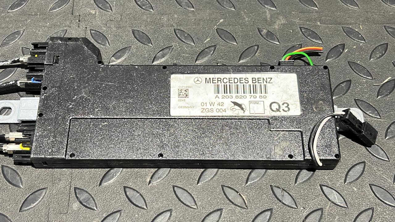 Усилитель антенны Mercedes C/W203 2000-2008