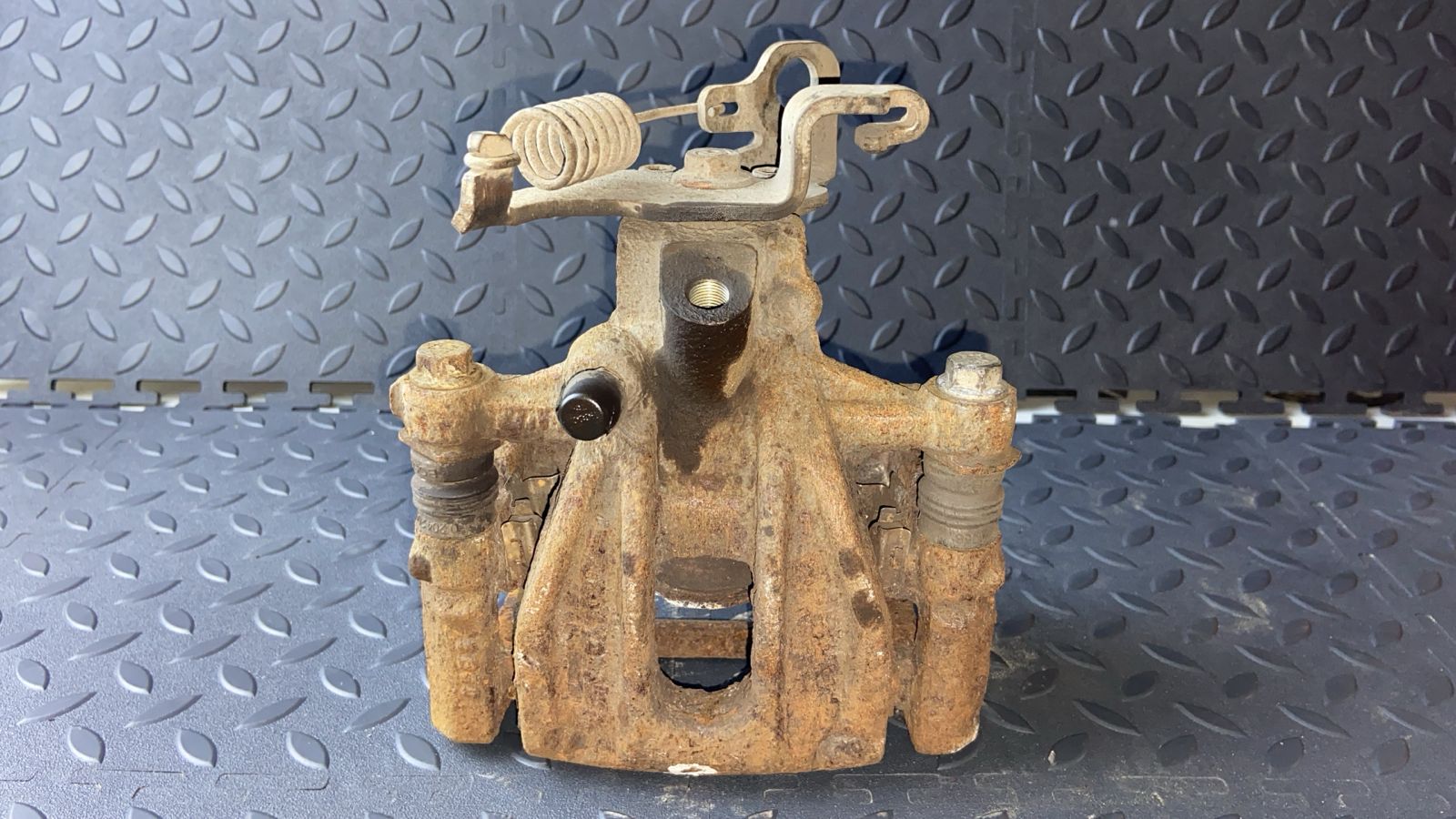 Суппорт задний левый Ford Mondeo/3 2000-2007