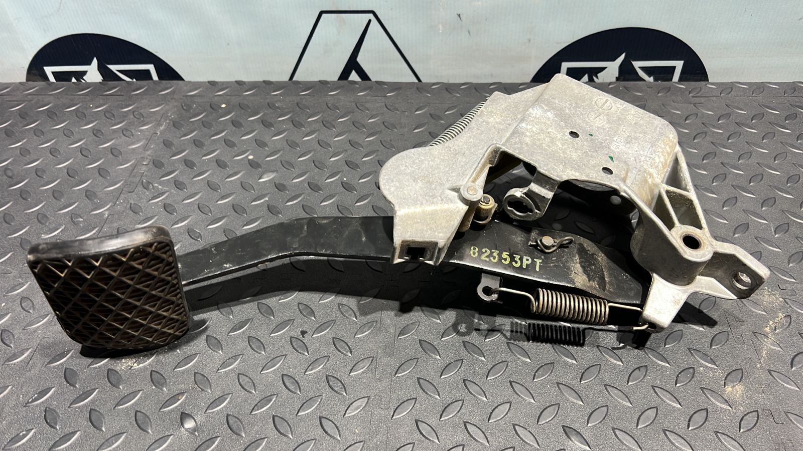 Педаль тормоза C/W202 1993-2001