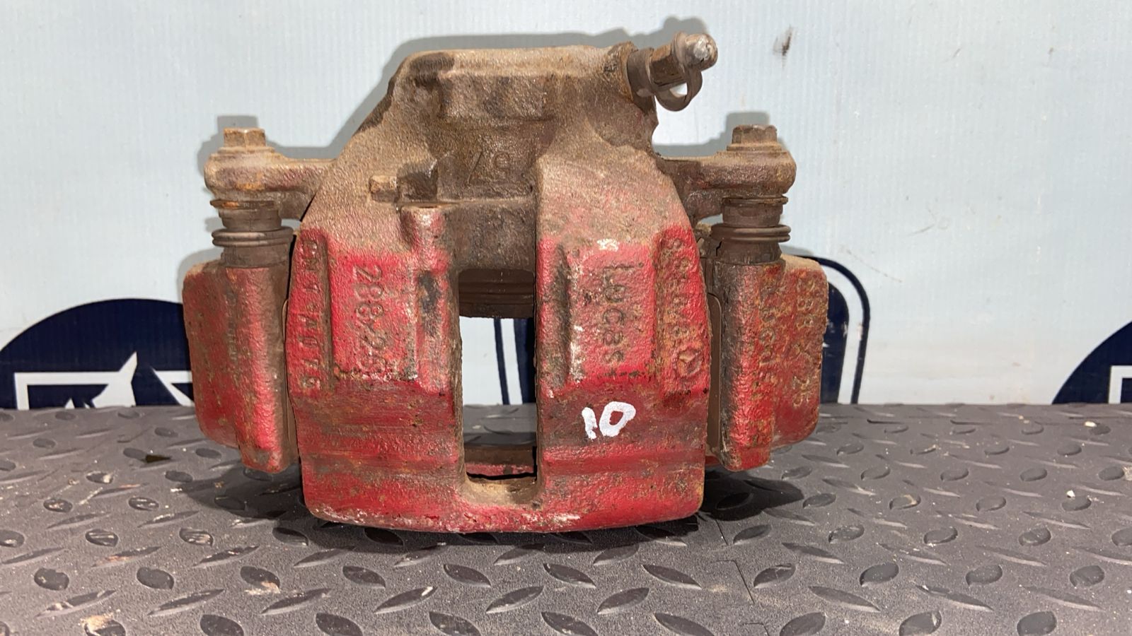 Суппорт передний правый Mercedes C/W203 2000-2008