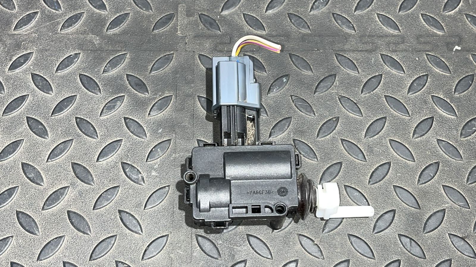 Активатор замка крышки топливного бака Ford Focus/2 2004-2011