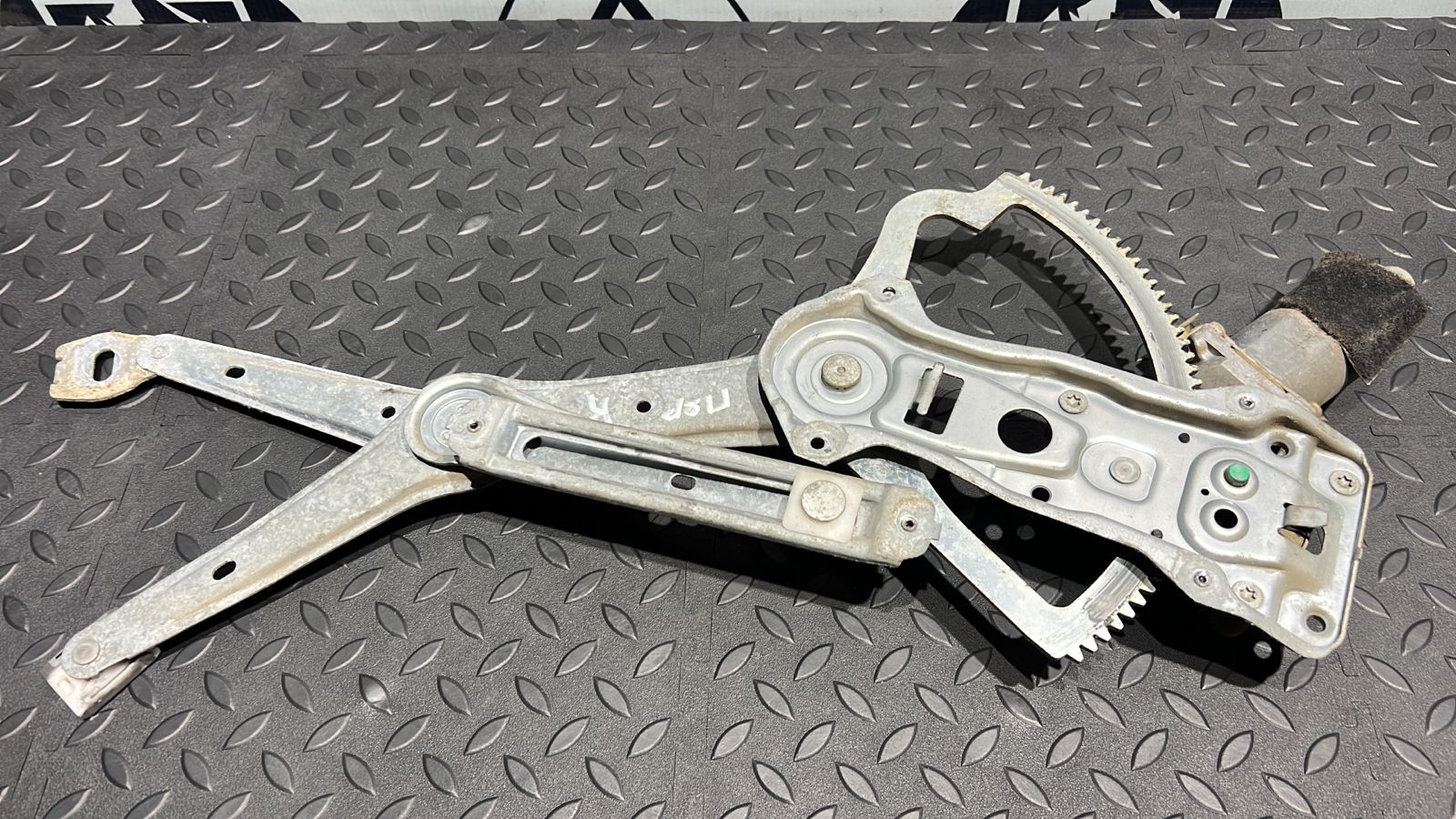 Стеклоподъемник передний правый Mercedes C/W202 1993-2001