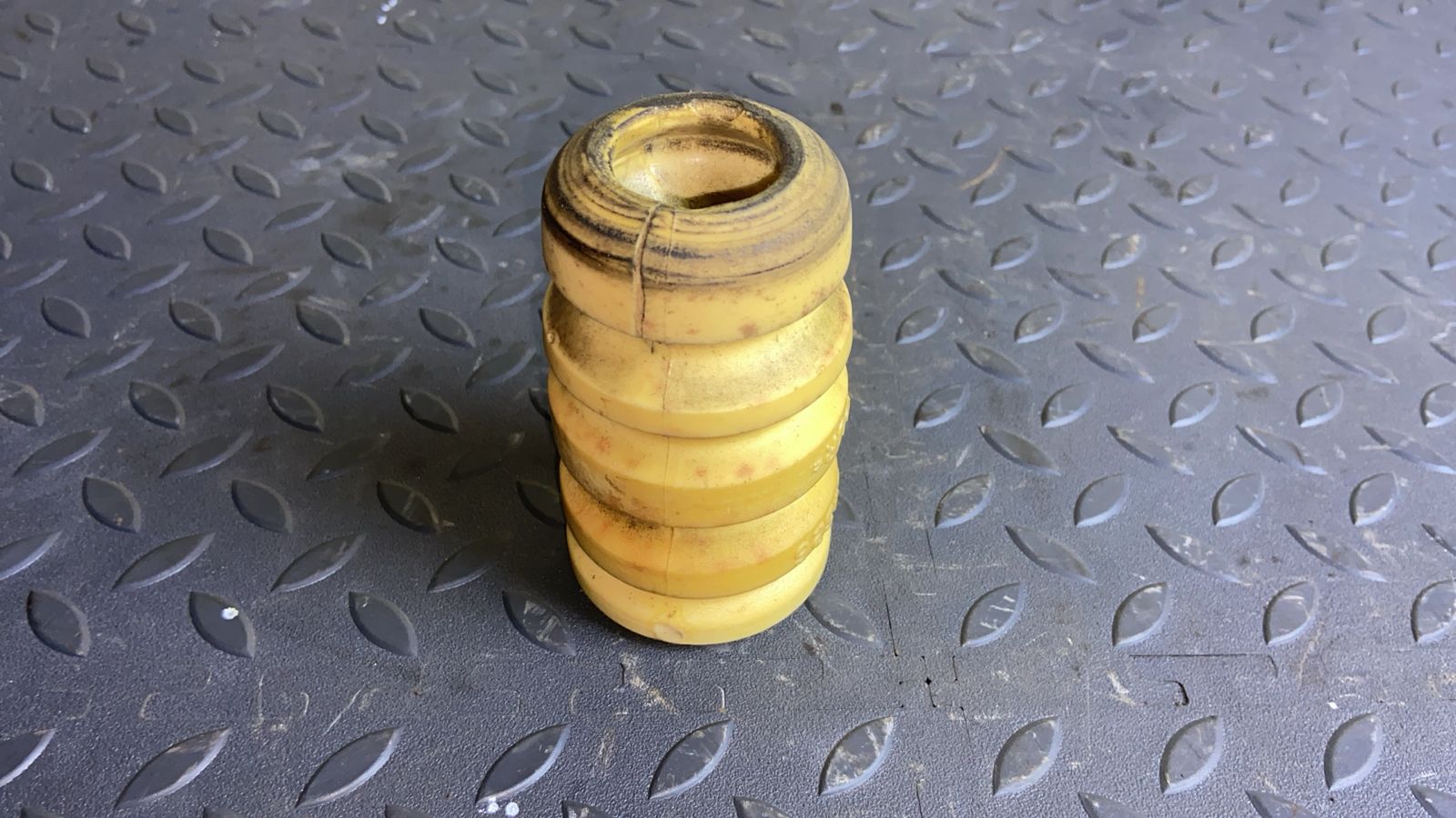 Отбойник амортизатора задний Land Rover Freelander 1998-2006