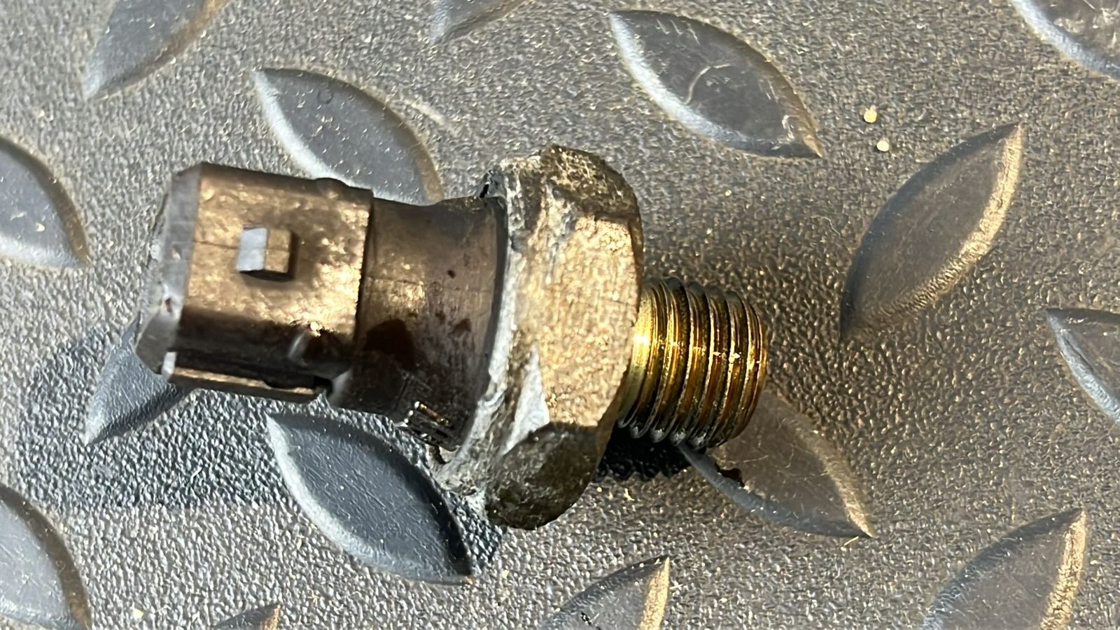 Датчик давления масла Land Rover Freelander 1998-2006