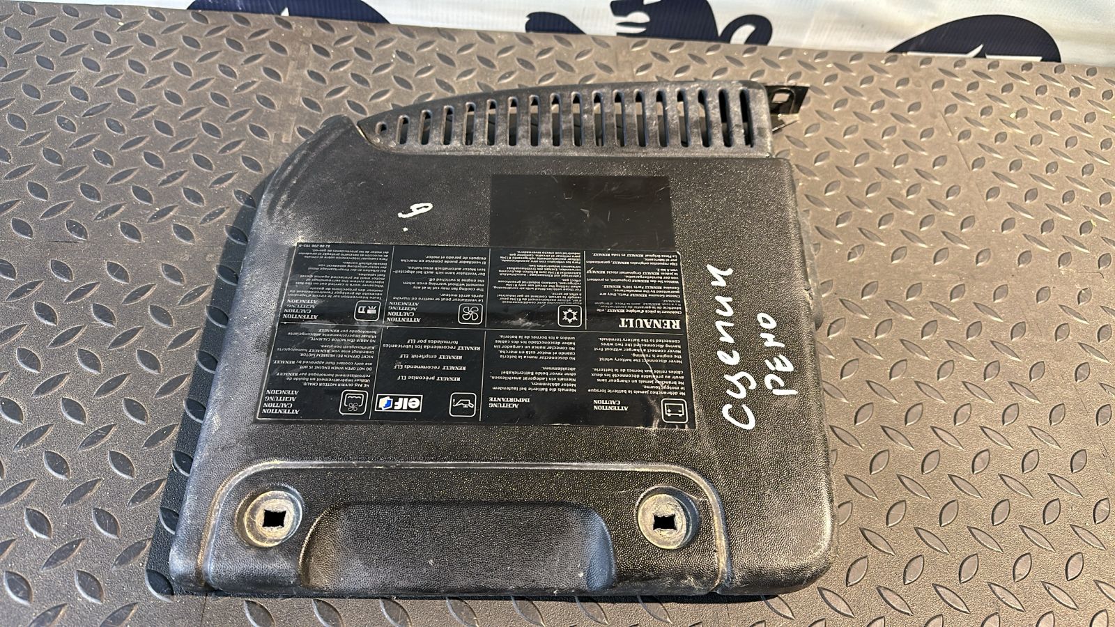 Крышка АКБ Renault Scenic/2 2003-2009