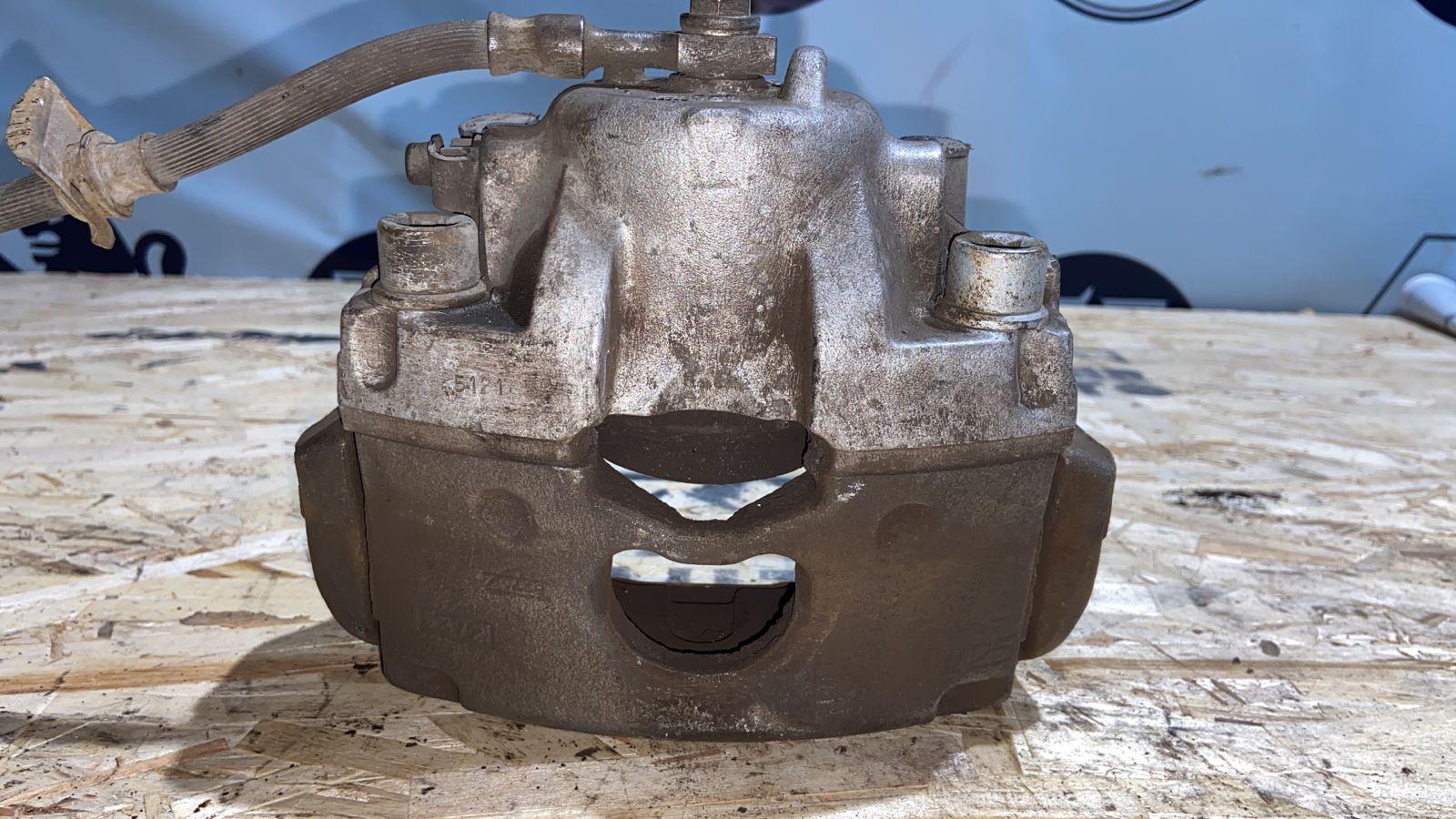 Суппорт передний правый Opel Vectra/C 2002-2008