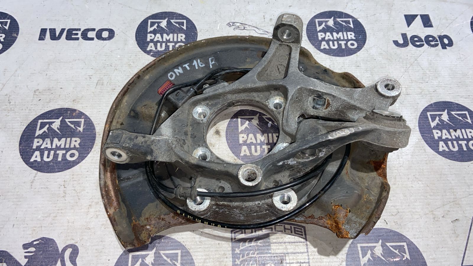 Кулак поворотный задний правый Mercedes E/W211 2002-2009