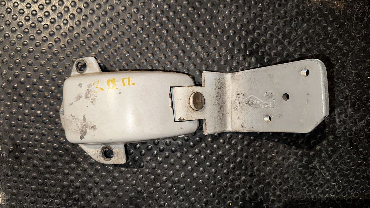 Петля двери багажника правая верхняя Opel Movano/A 2003-2010