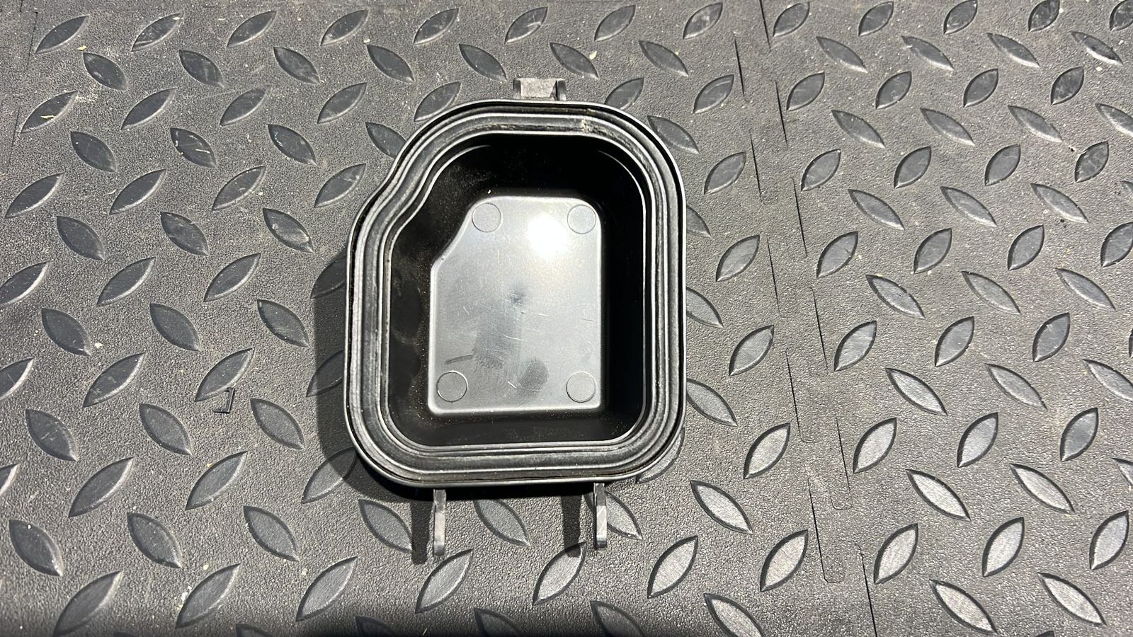 Крышка фары правая Ford Focus 1998-2007