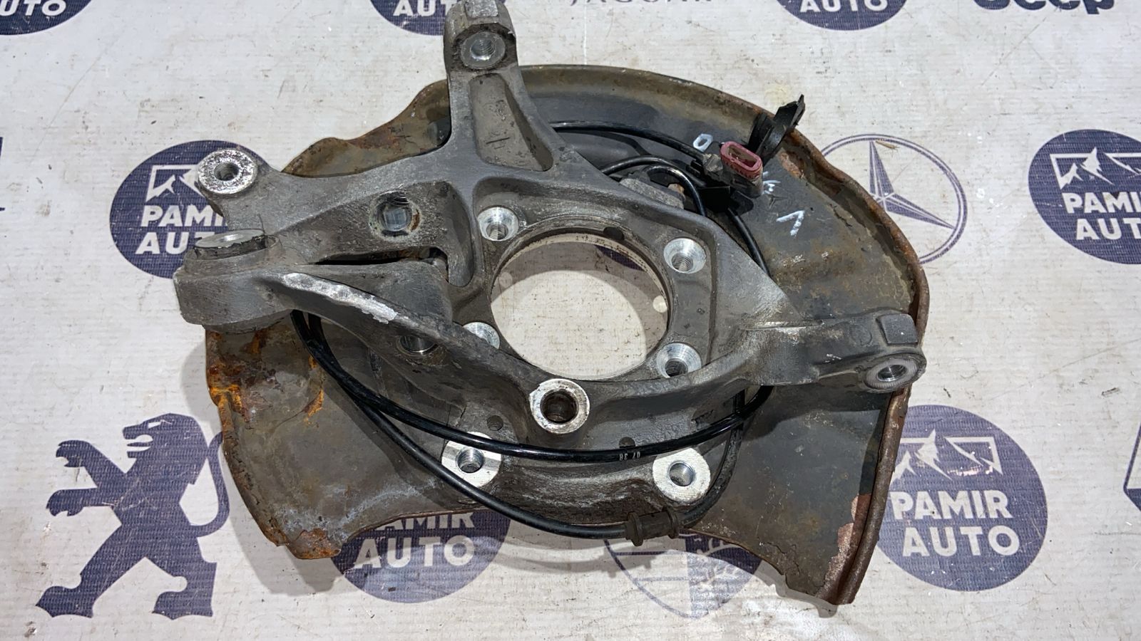 Кулак поворотный задний левый Mercedes E/W211 2002-2009