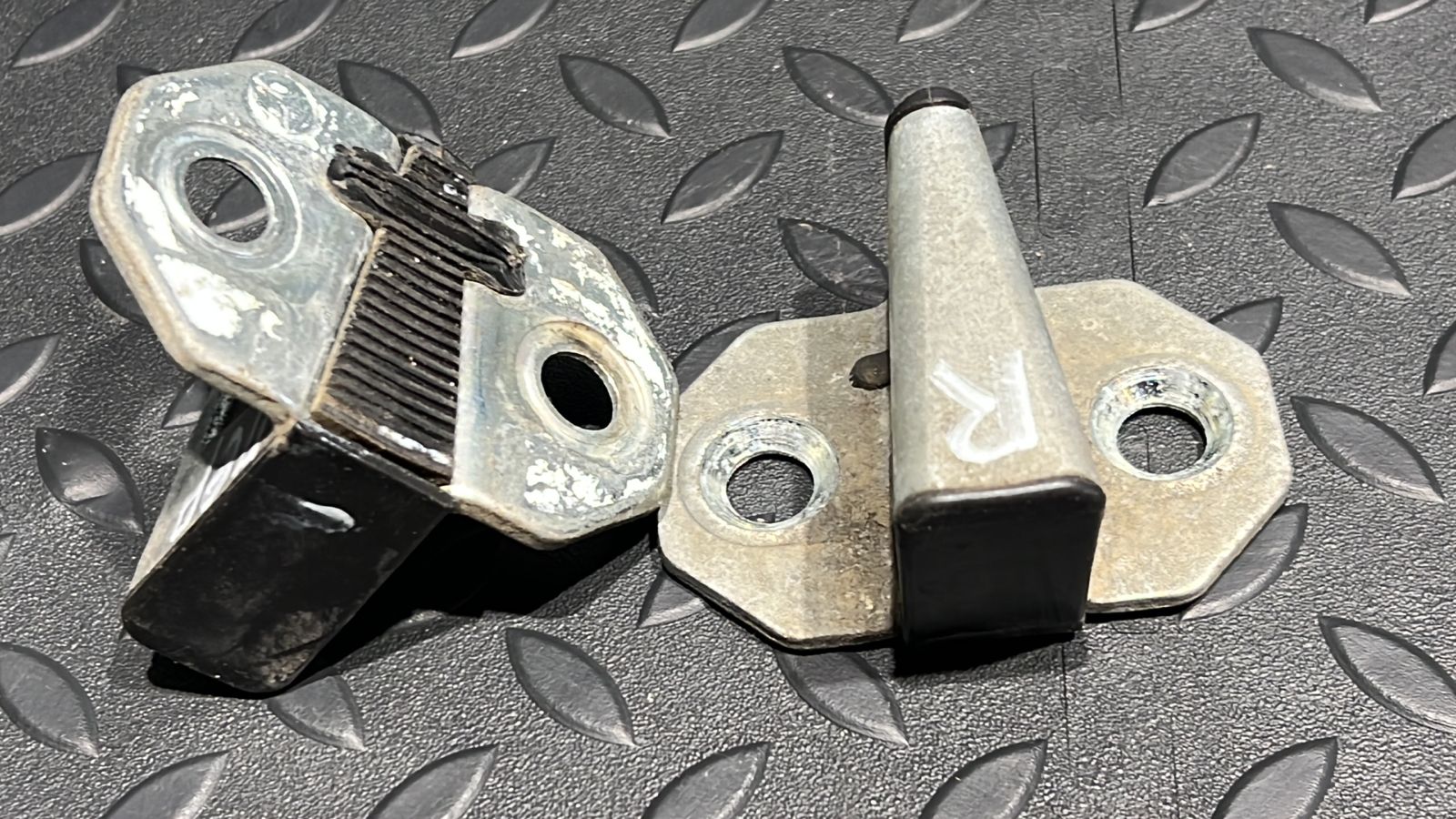 Ответная часть замка двери Mercedes C/W202 1993-2001