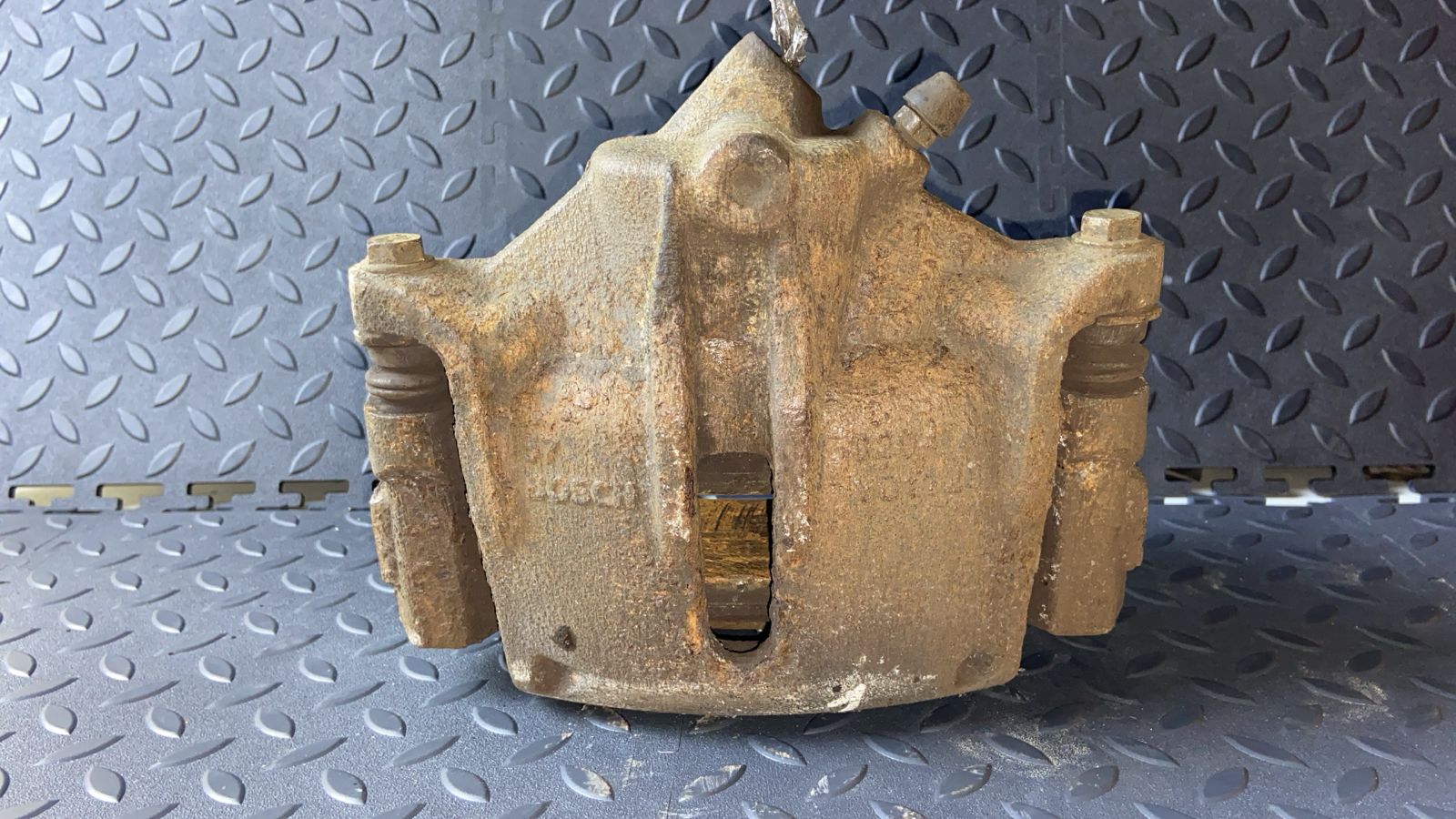 Суппорт передний левый Ford Mondeo/3 2000-2007