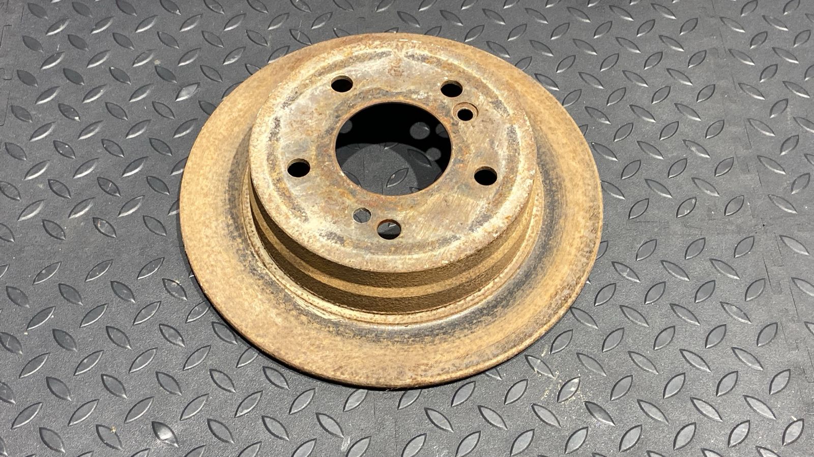 Диск тормозной задний Mercedes C/W202 1993-2001