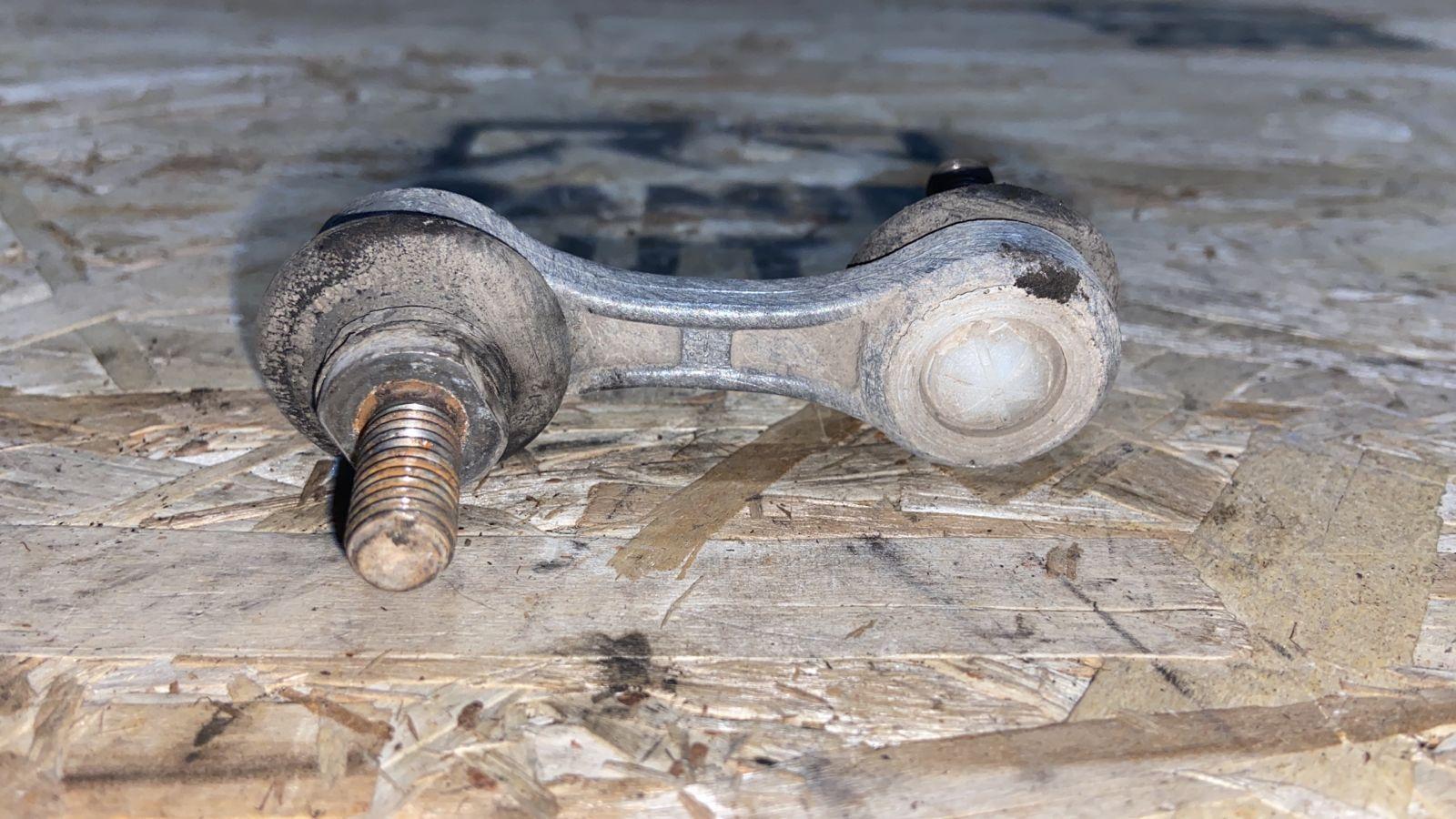 Стойка стабилизатора задняя BMW 5/E39 1995-2004