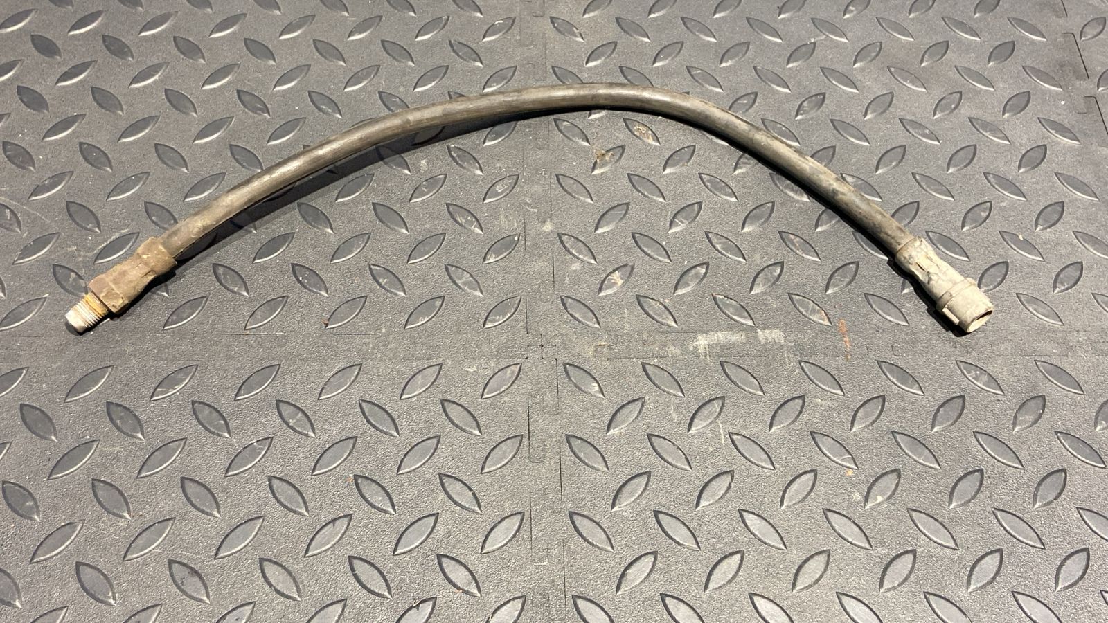 Шланг тормозной передний Mercedes C/W203 2000-2008