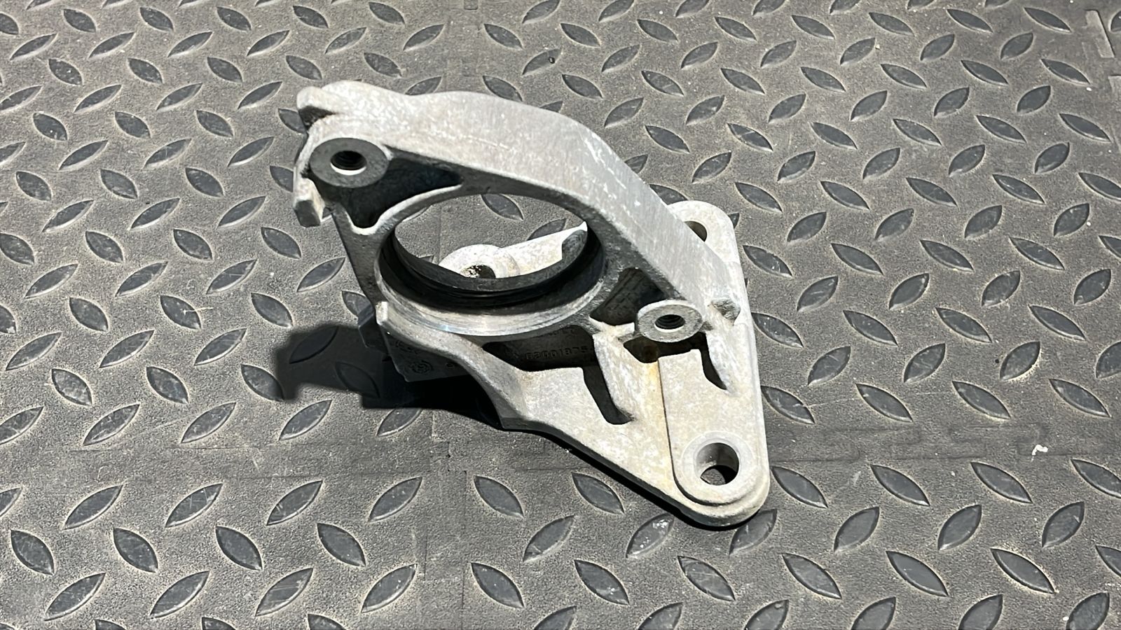 Кронштейн полуоси Renault Megane/2 2002-2009