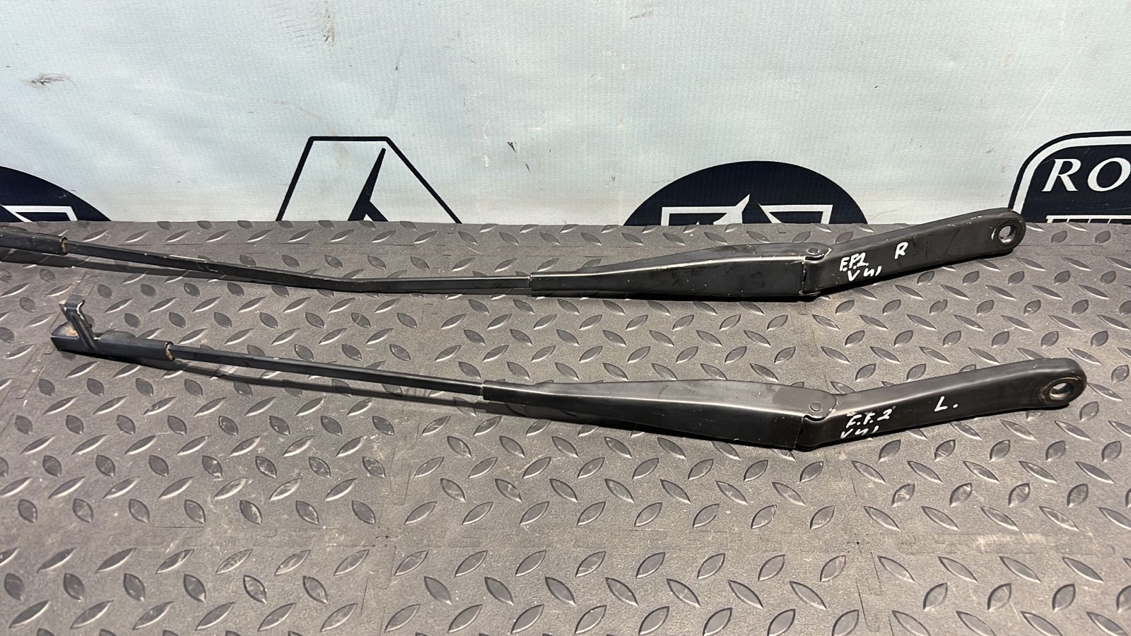 Поводок стеклоочистителя Ford Focus/2 2004-2011