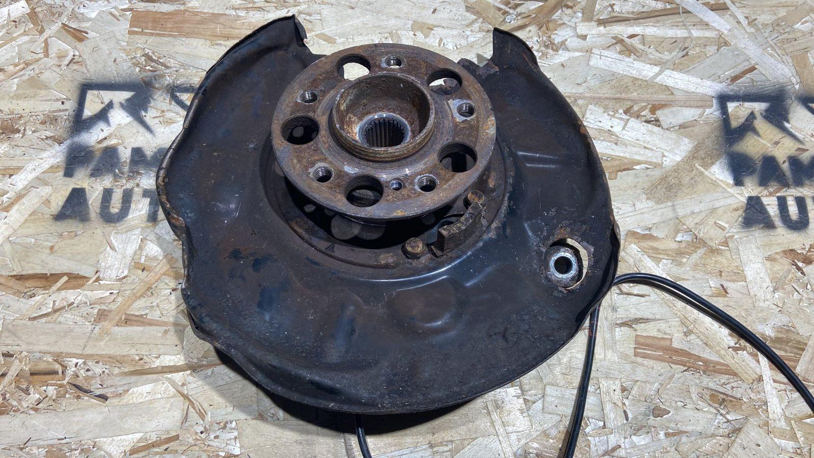 Кулак поворотный задний правый Mercedes C/W203 2000-2008